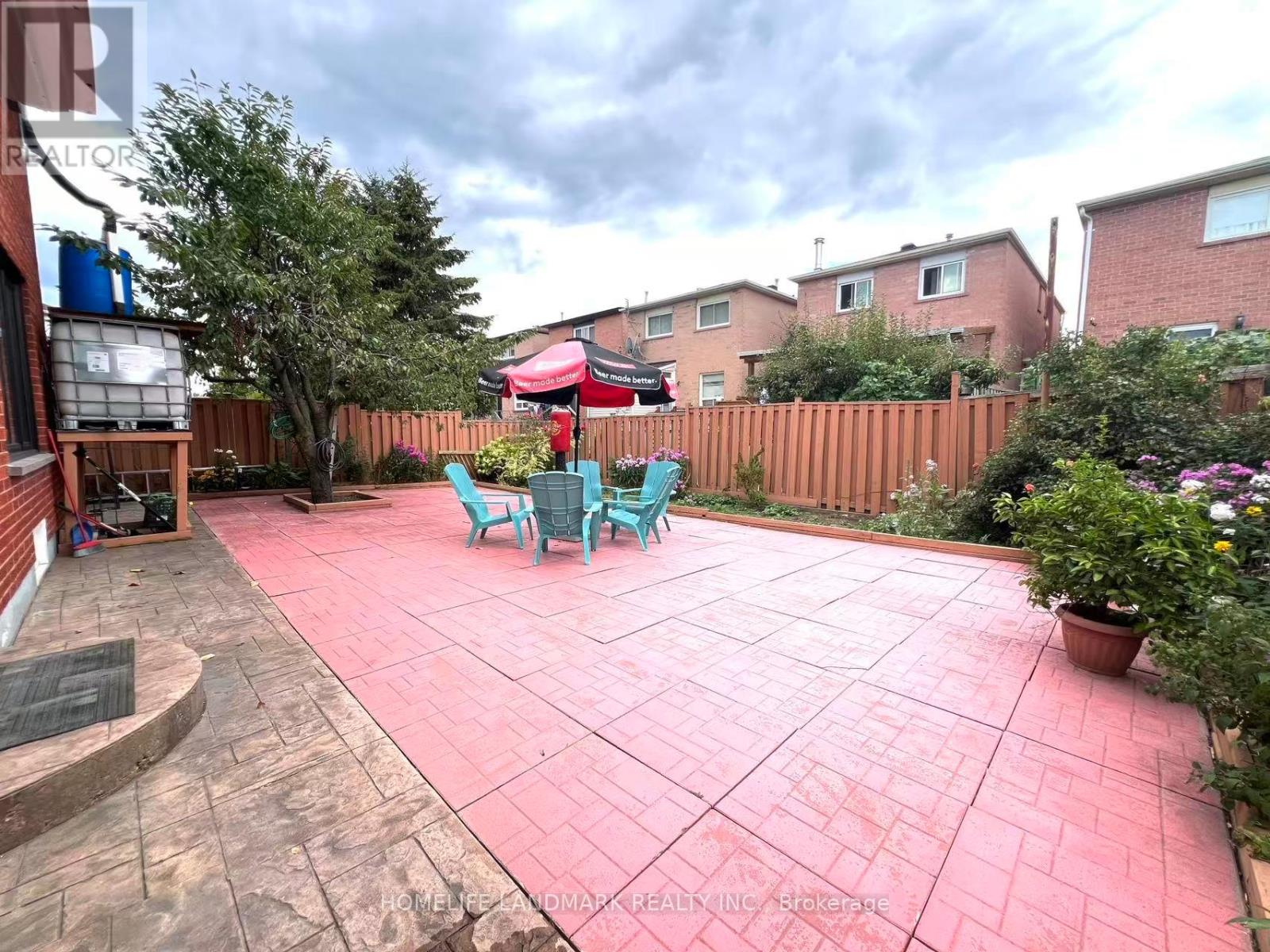Photo 14 of 327 Goldhawk Trail, Toronto ON