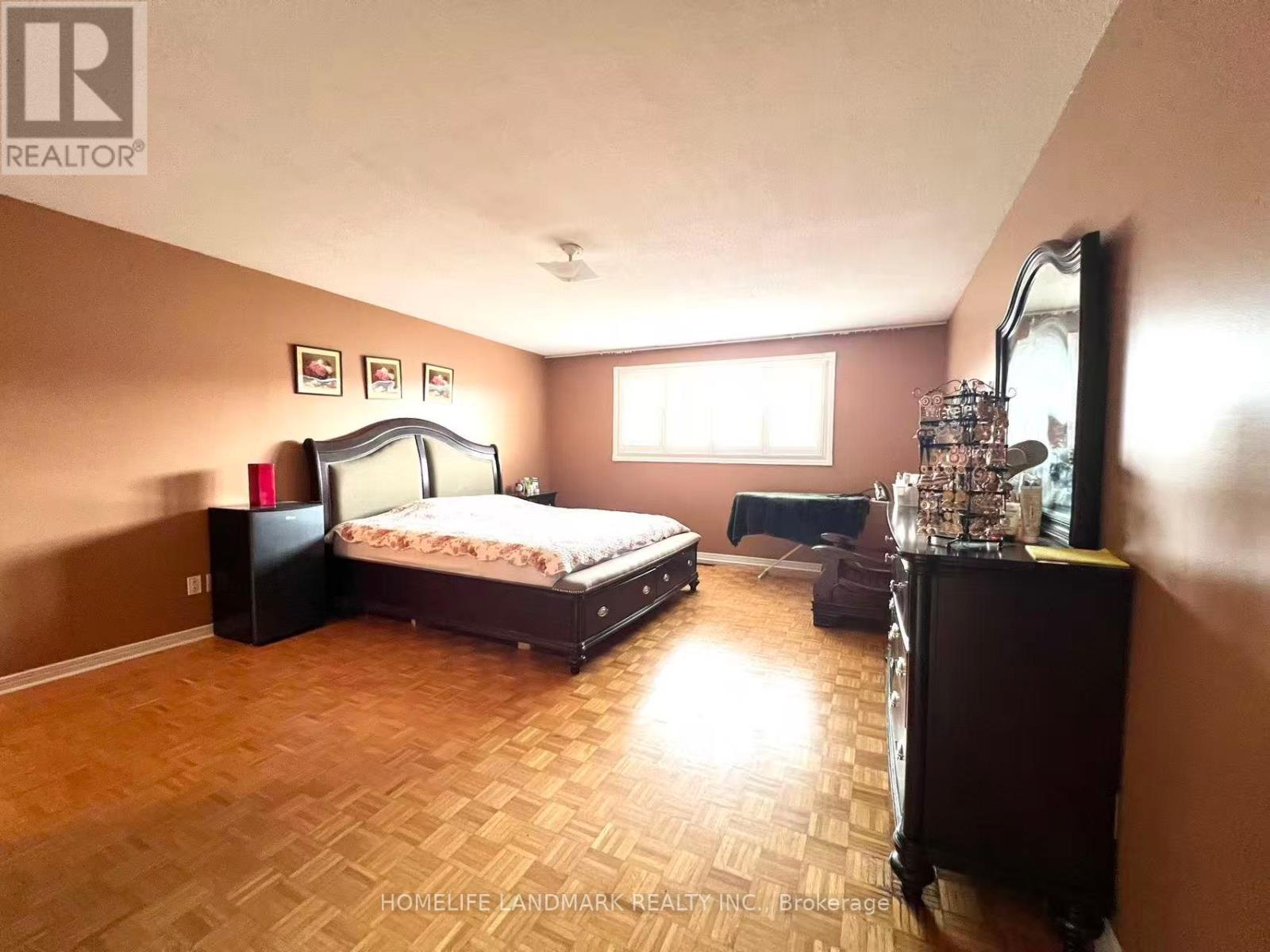 Photo 16 of 327 Goldhawk Trail, Toronto ON