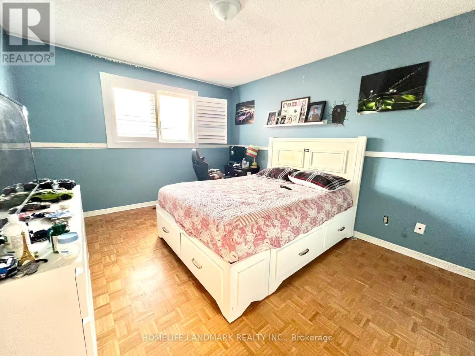 Photo 20 of 327 Goldhawk Trail, Toronto ON