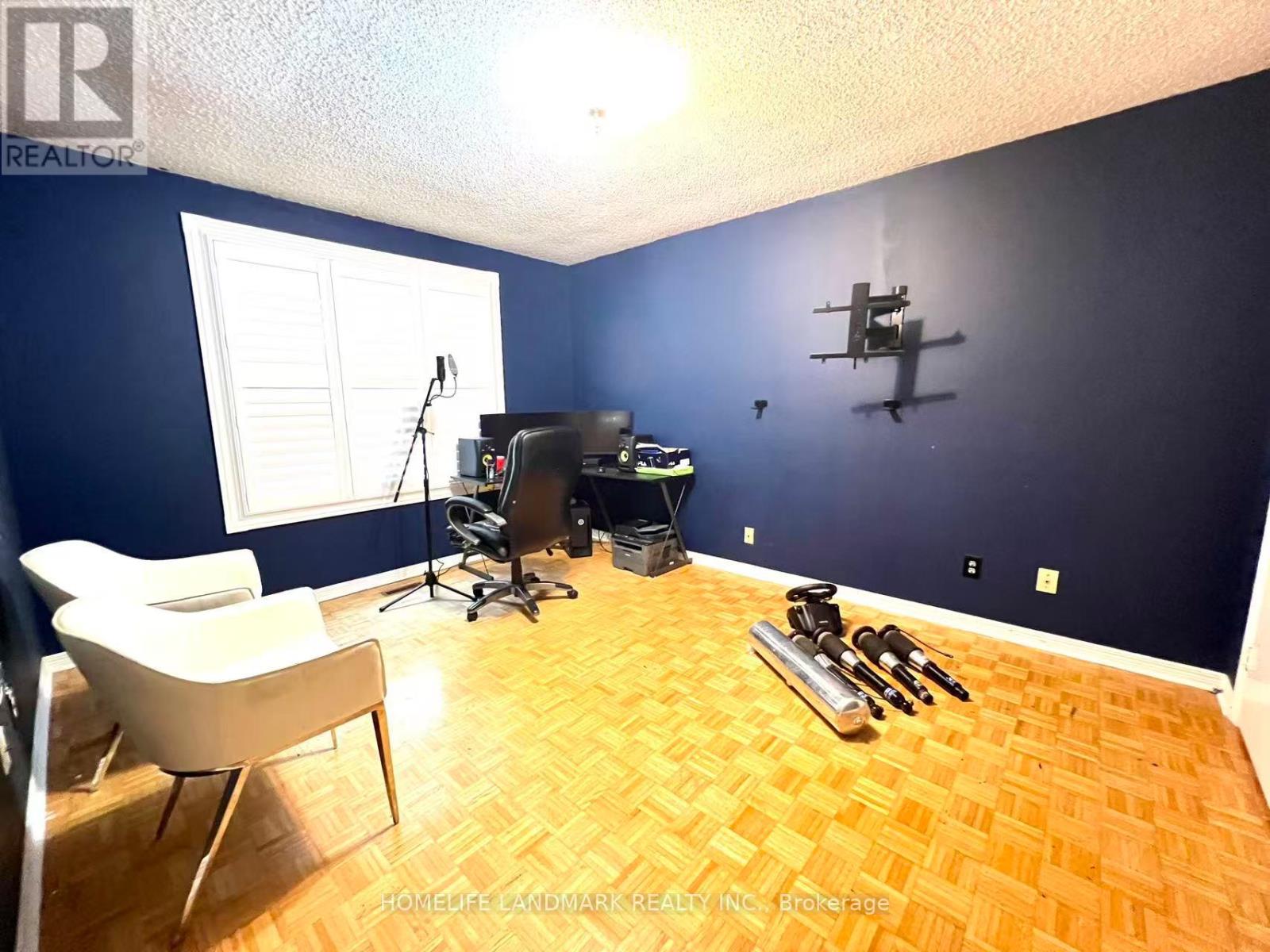 Photo 22 of 327 Goldhawk Trail, Toronto ON