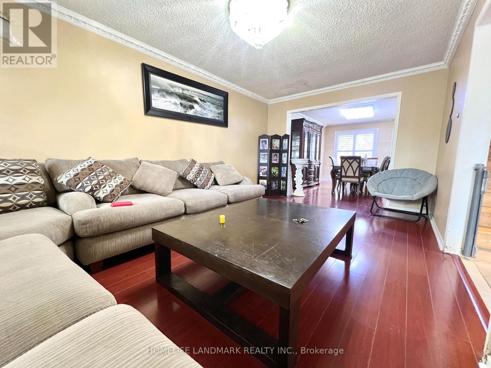 Photo 3 of 327 Goldhawk Trail, Toronto ON