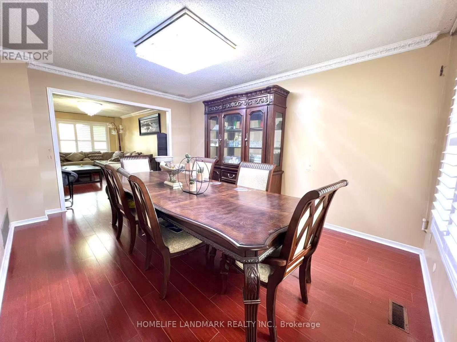 Photo 6 of 327 Goldhawk Trail, Toronto ON