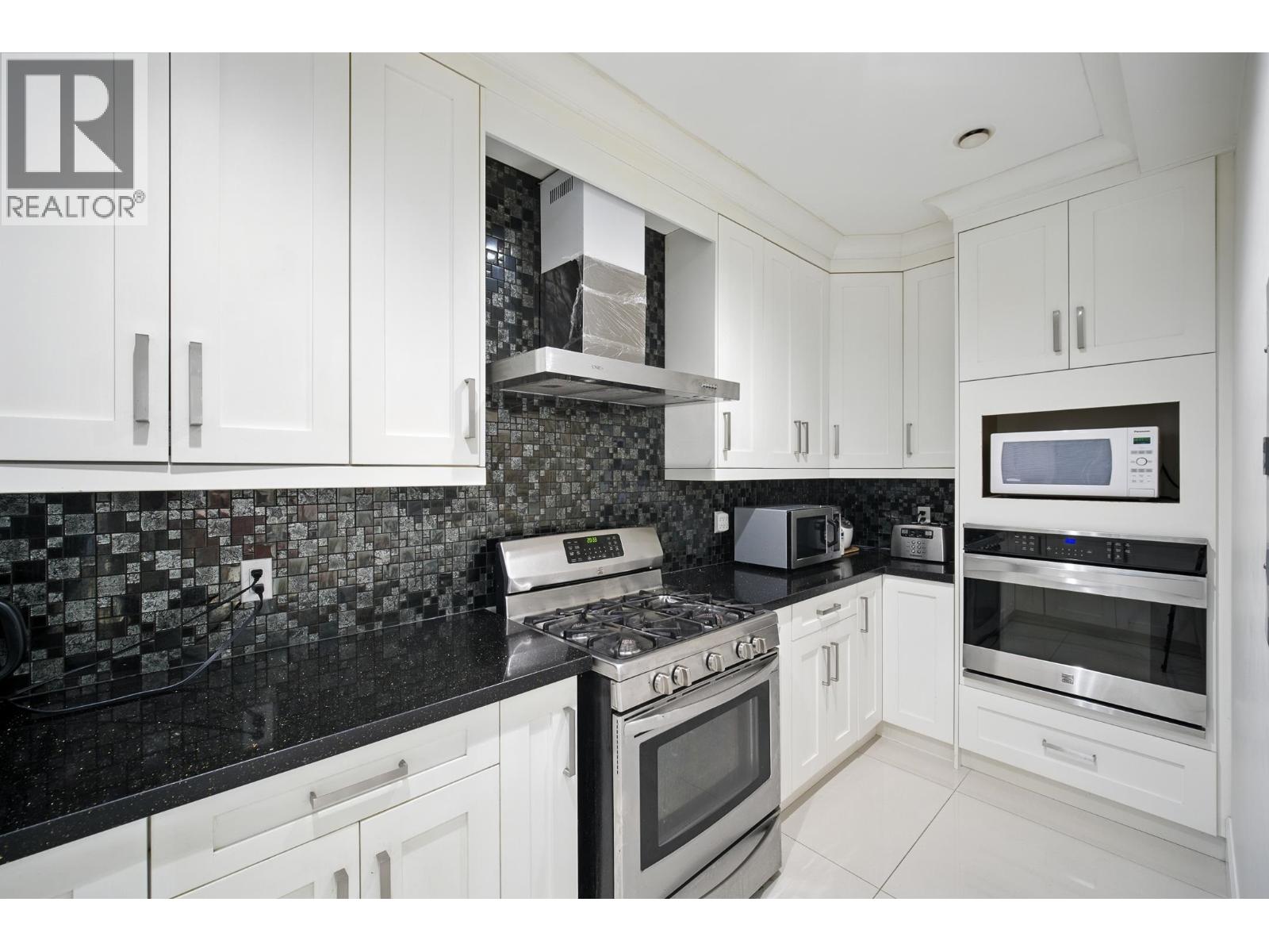 Photo 13 of 8600 Leslie Road, Richmond BC