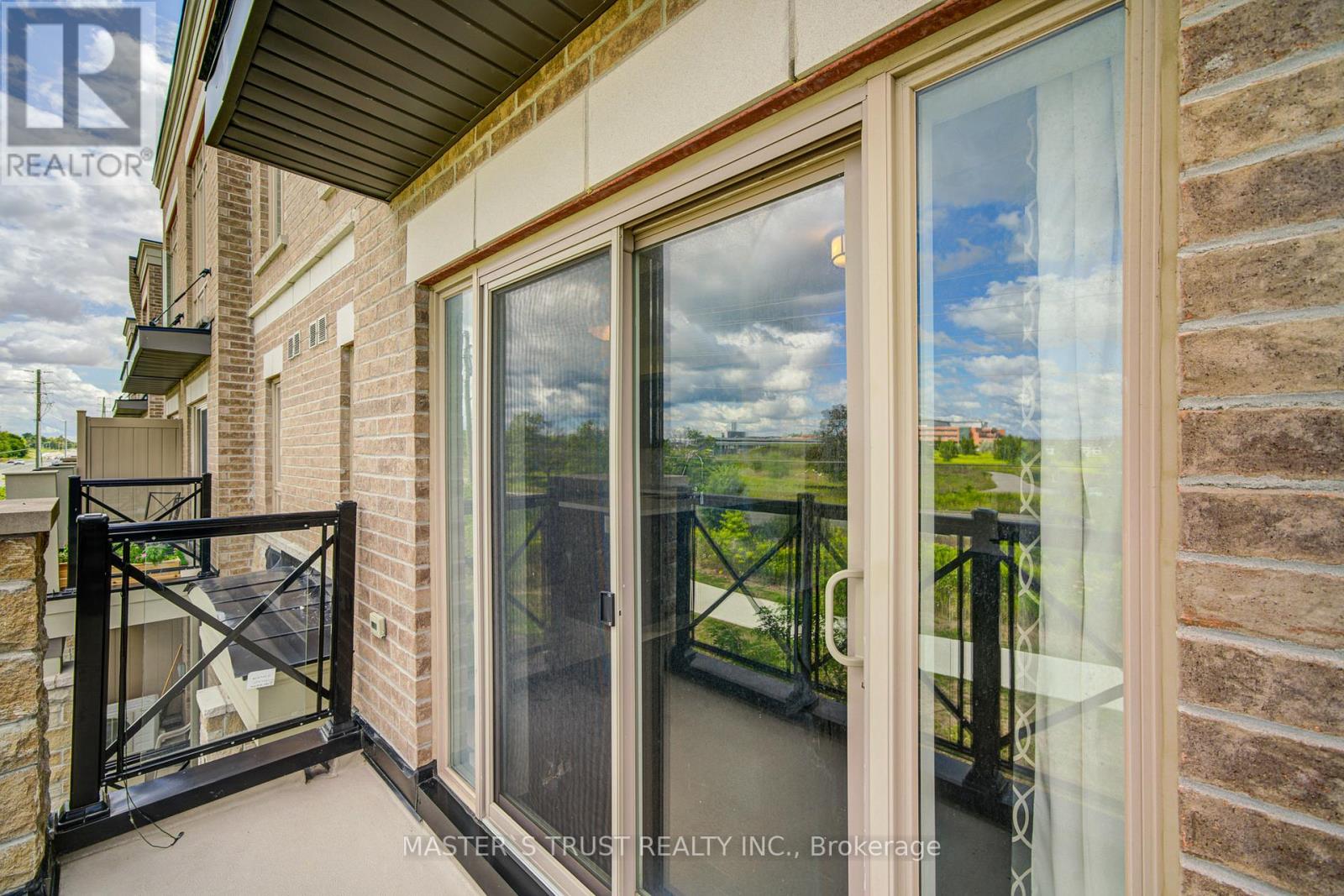 Photo 10 of 507 30 Dunsheath Way, Markham ON