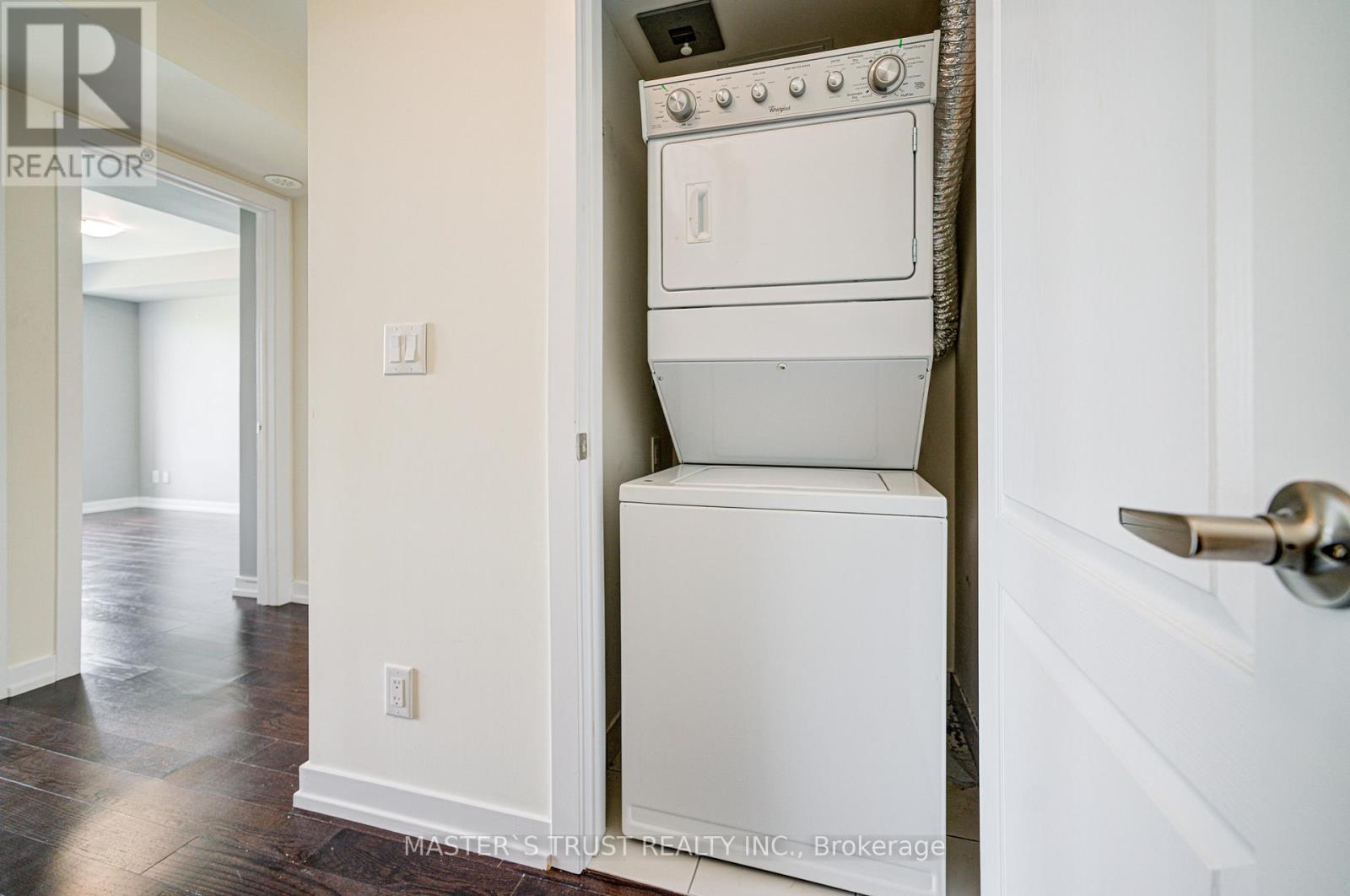Photo 14 of 507 30 Dunsheath Way, Markham ON