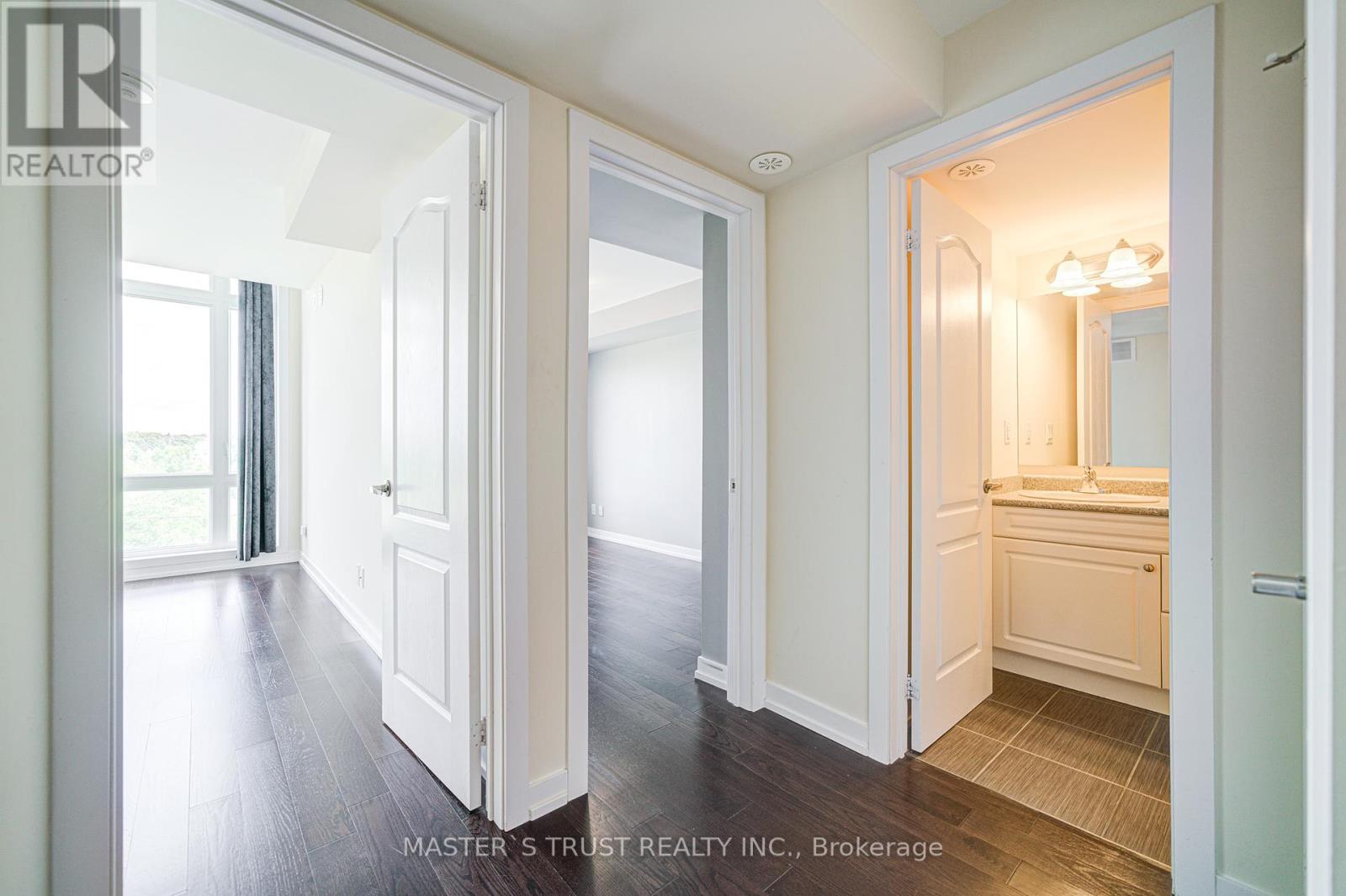 Photo 15 of 507 30 Dunsheath Way, Markham ON