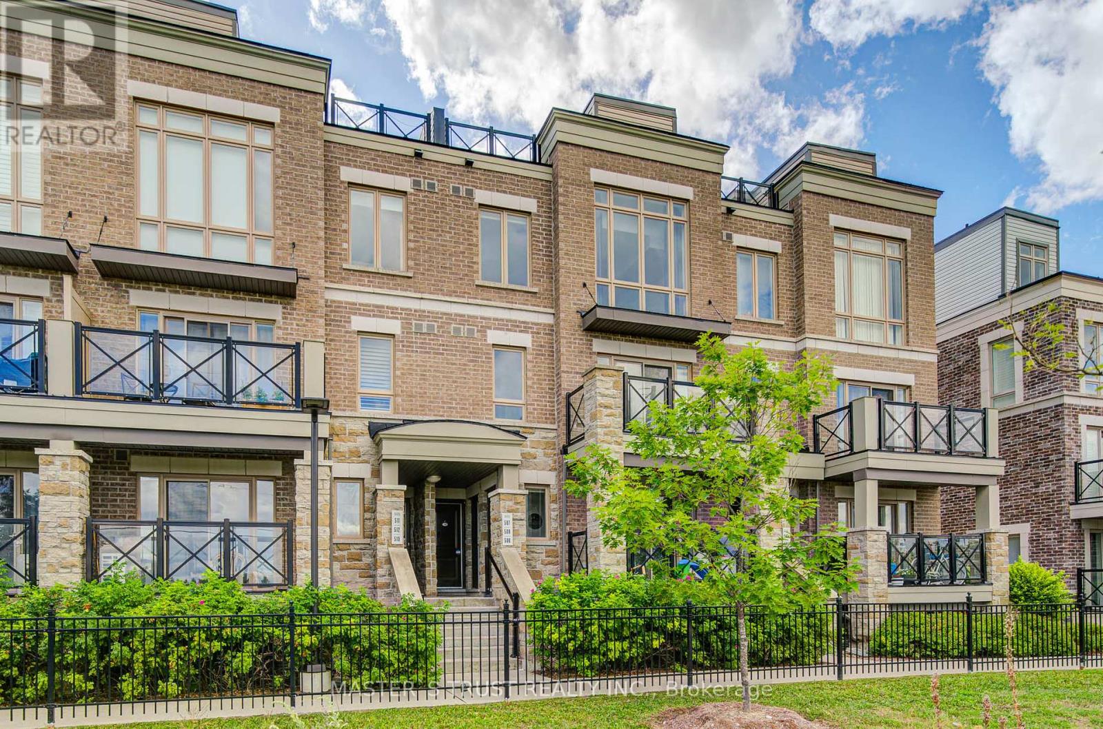 Photo 2 of 507 30 Dunsheath Way, Markham ON