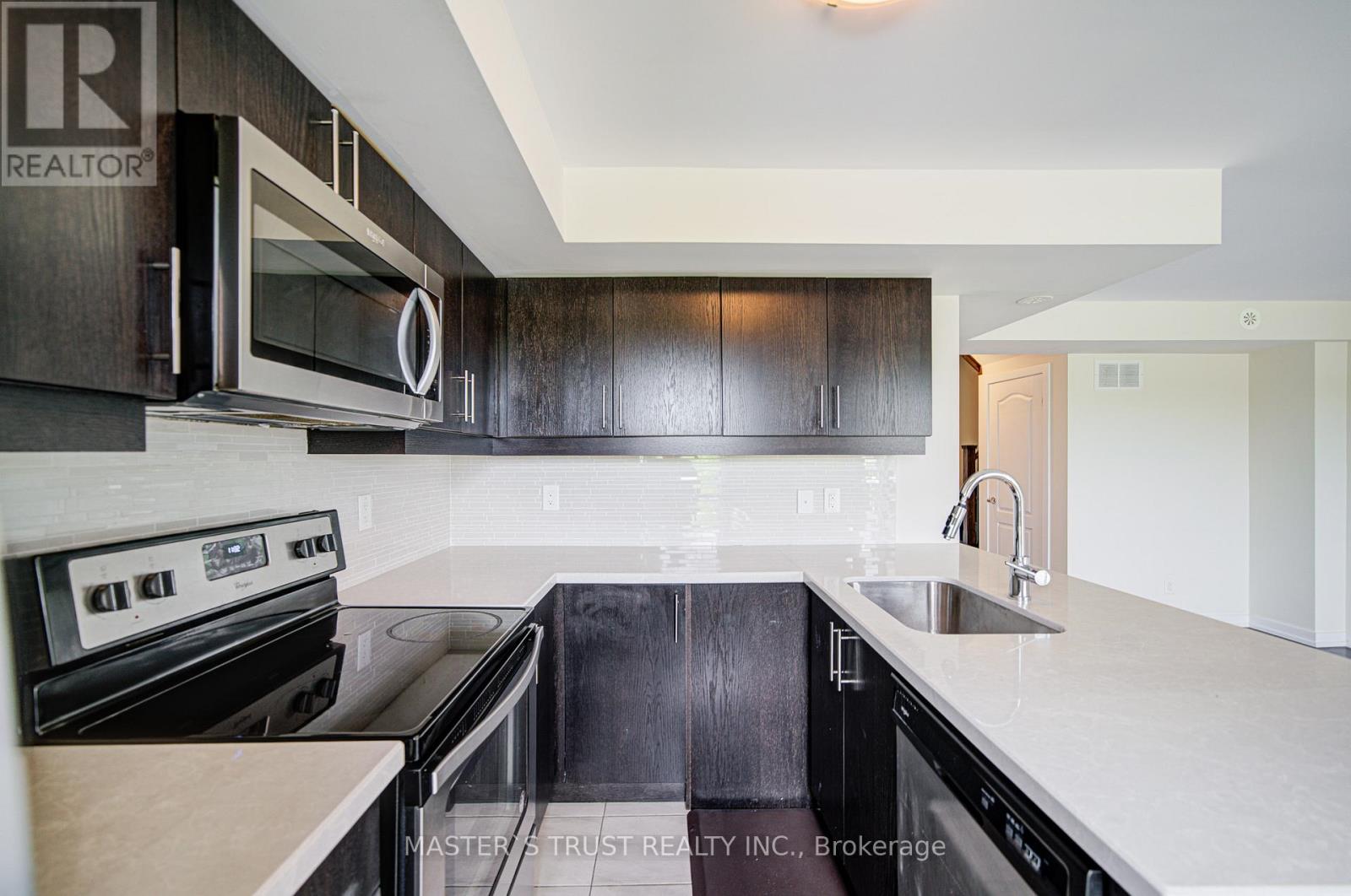 Photo 9 of 507 30 Dunsheath Way, Markham ON