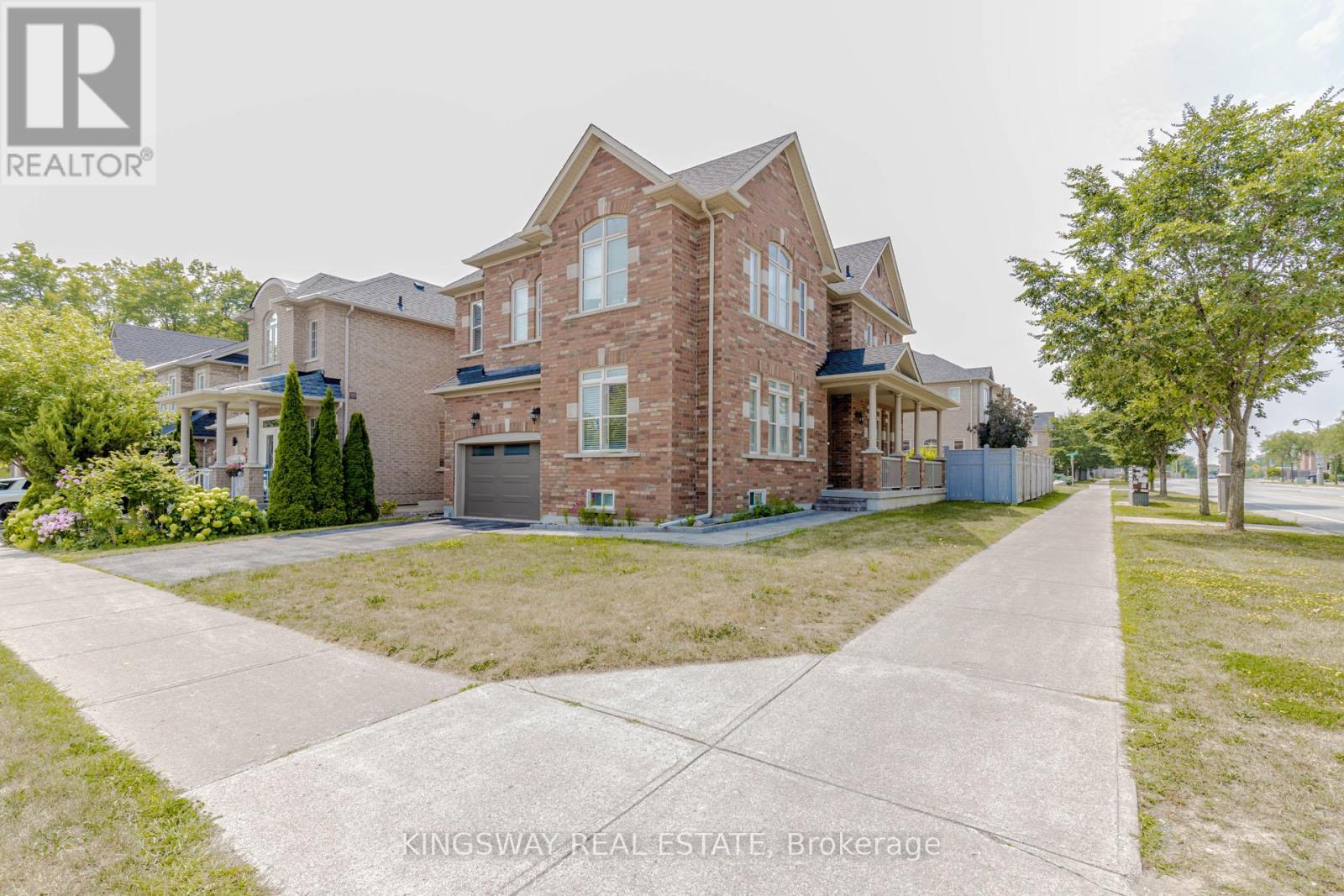 Photo 3 of 197 Ken Laushway Avenue, Whitchurchstouffville ON