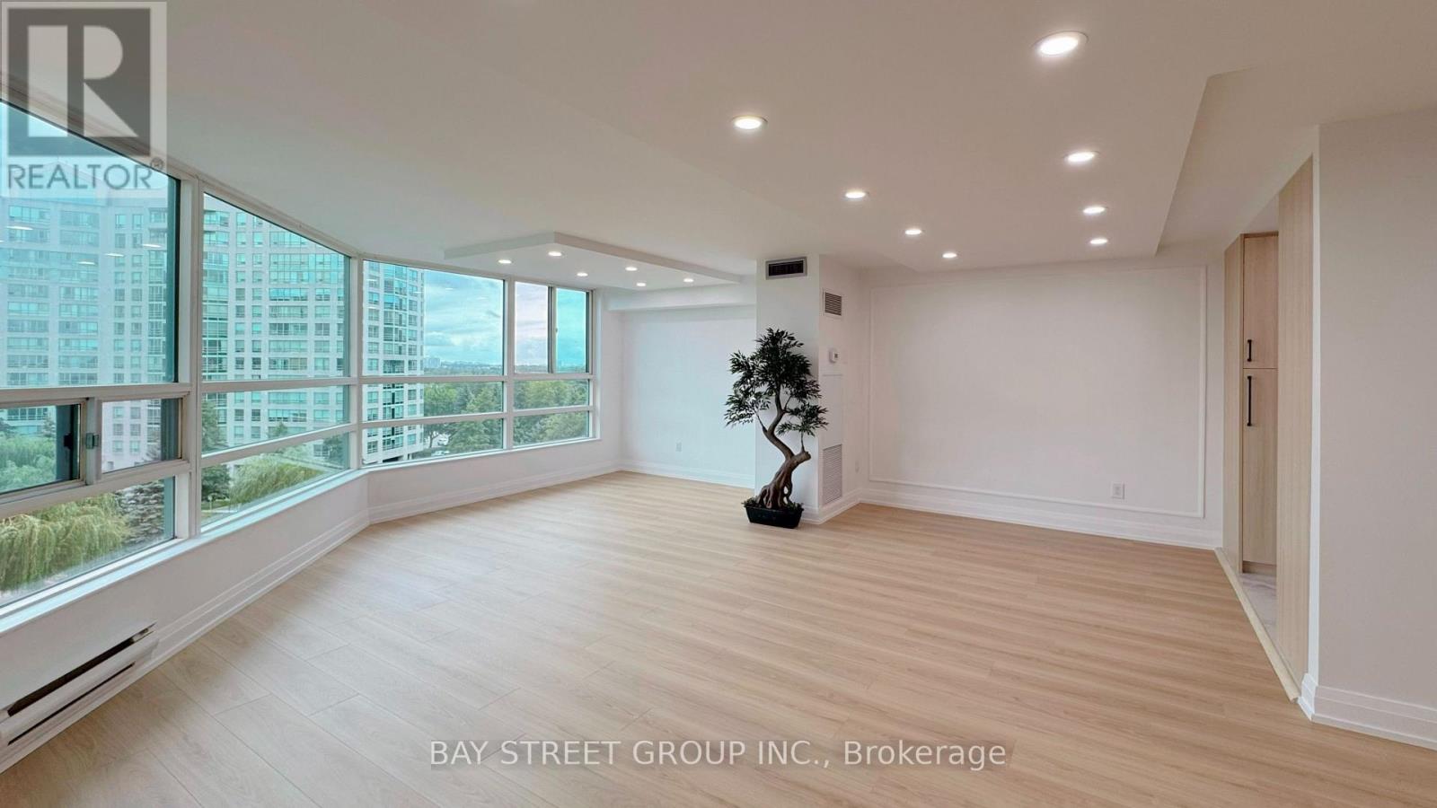 Photo 12 of 606 7905 Bayview Avenue, Markham ON