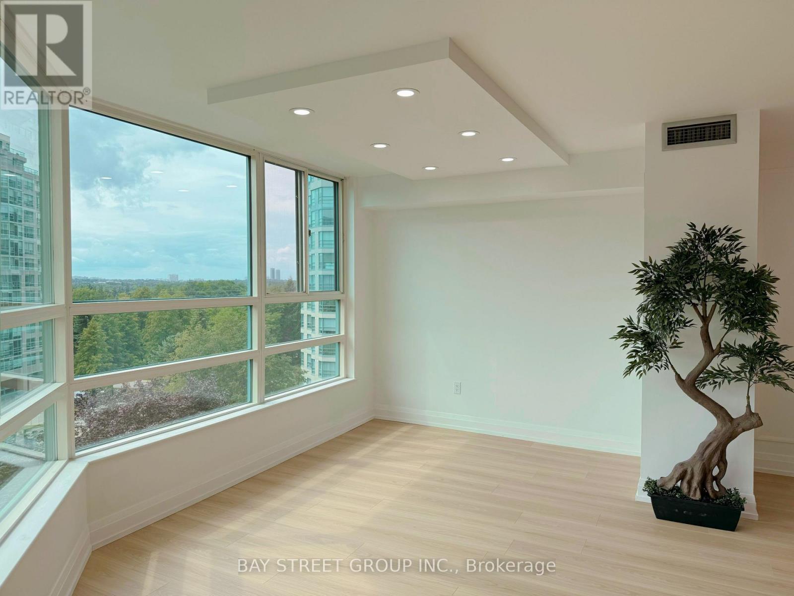 Photo 13 of 606 7905 Bayview Avenue, Markham ON