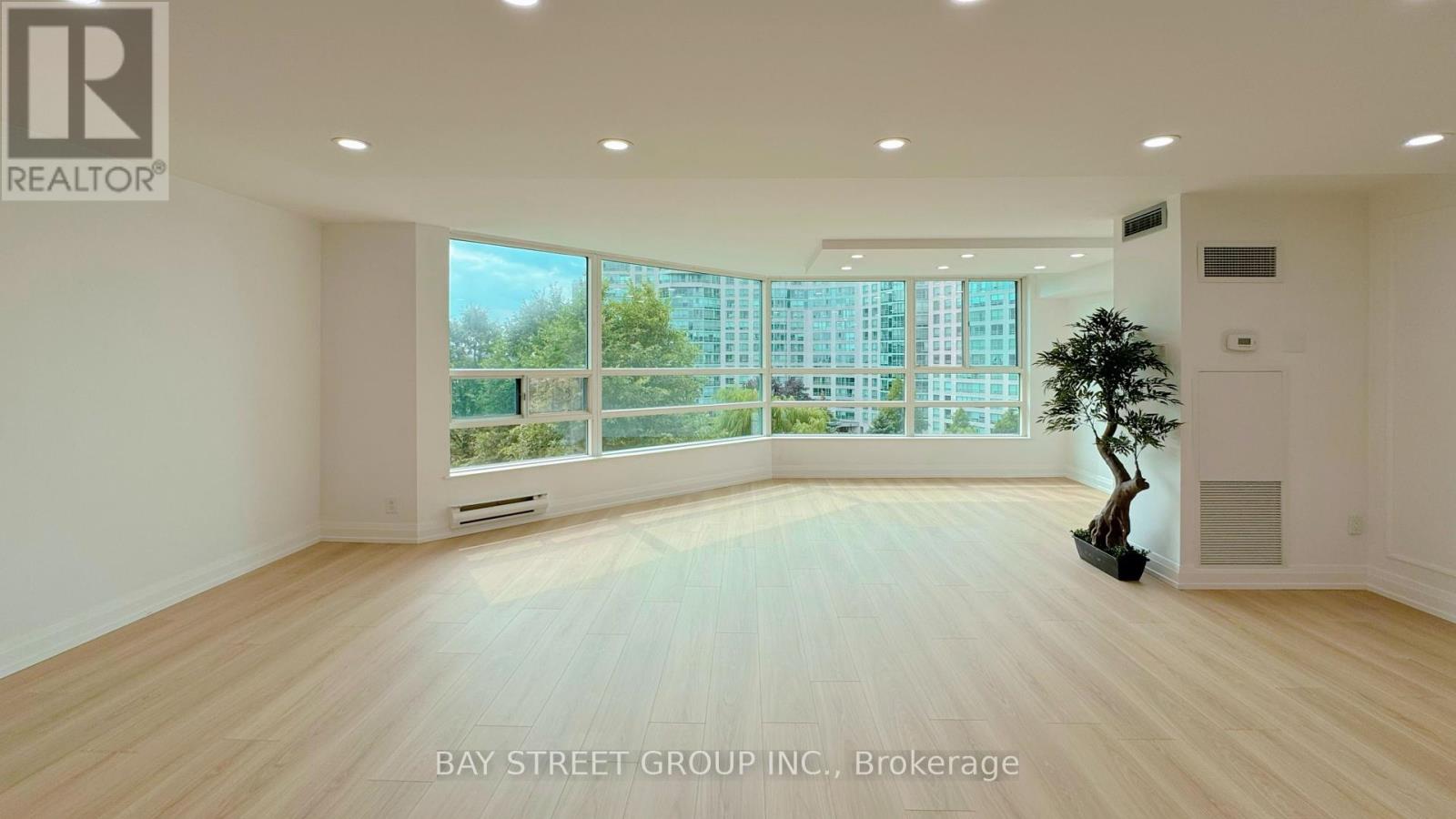 Photo 14 of 606 7905 Bayview Avenue, Markham ON