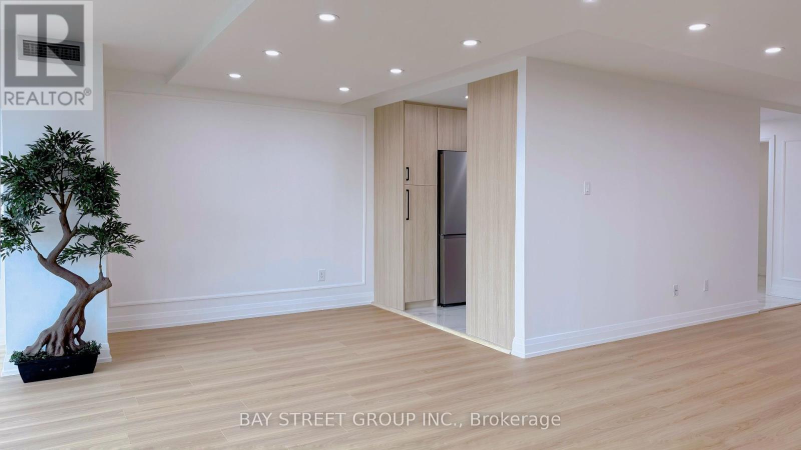 Photo 15 of 606 7905 Bayview Avenue, Markham ON