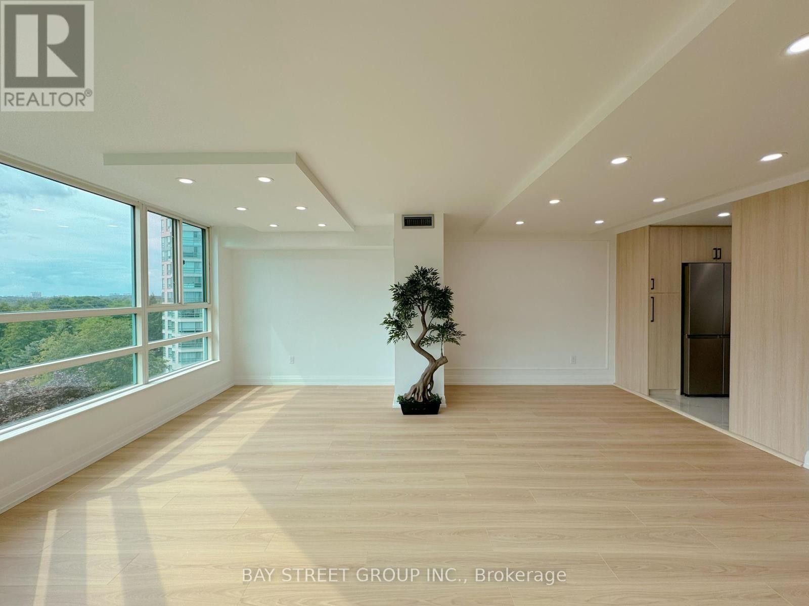 Photo 2 of 606 7905 Bayview Avenue, Markham ON