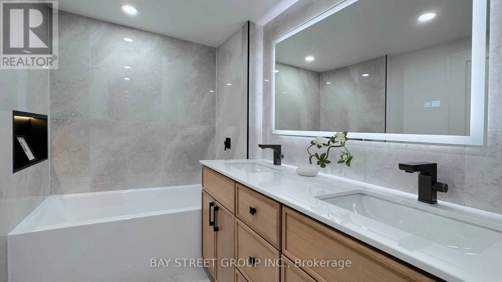 Photo 22 of 606 7905 Bayview Avenue, Markham ON