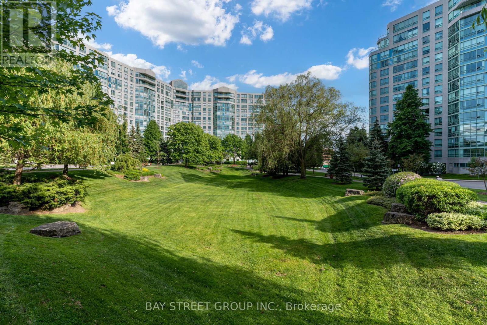 Photo 35 of 606 7905 Bayview Avenue, Markham ON