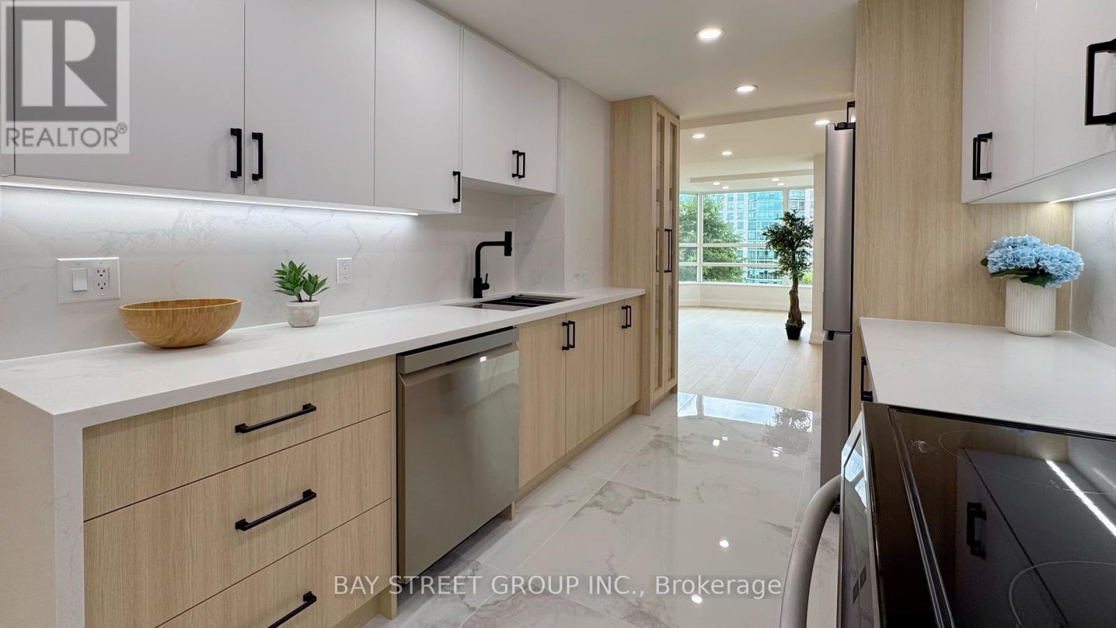 Photo 9 of 606 7905 Bayview Avenue, Markham ON