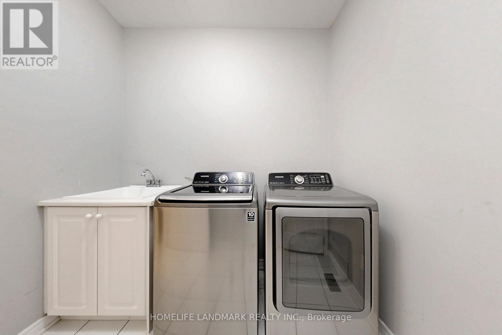 Photo 18 of 56 William Bartlett Drive, Markham ON