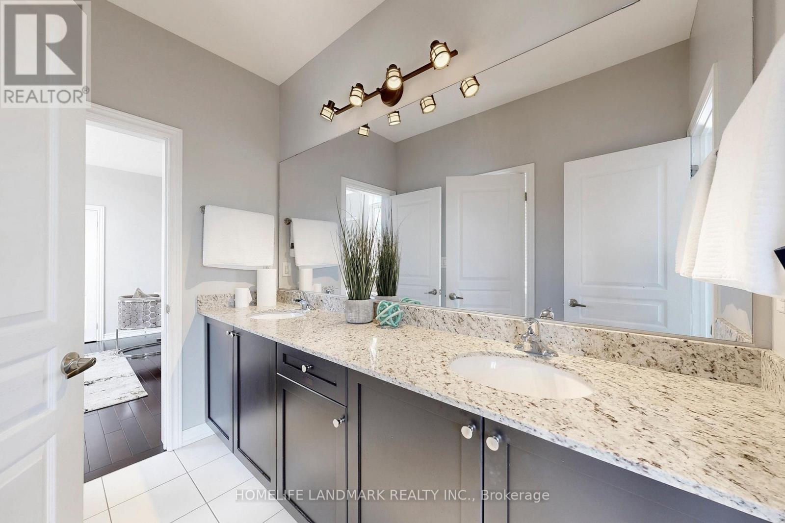 Photo 32 of 56 William Bartlett Drive, Markham ON