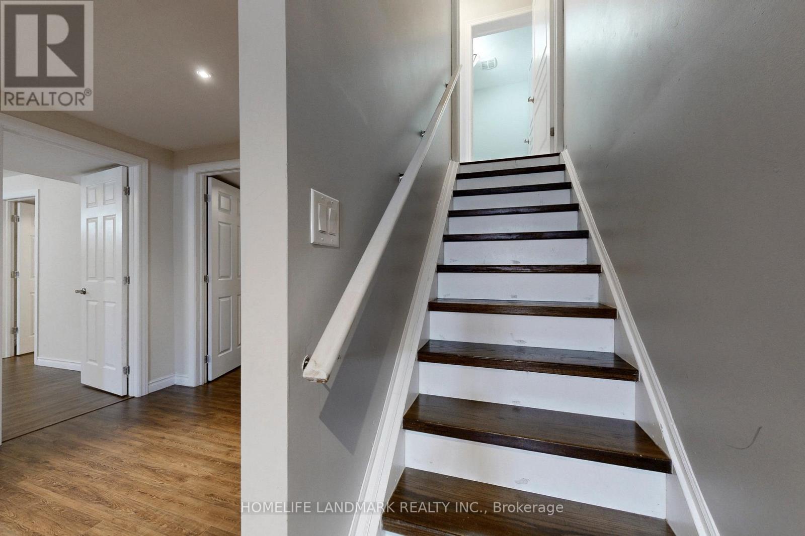 Photo 35 of 56 William Bartlett Drive, Markham ON