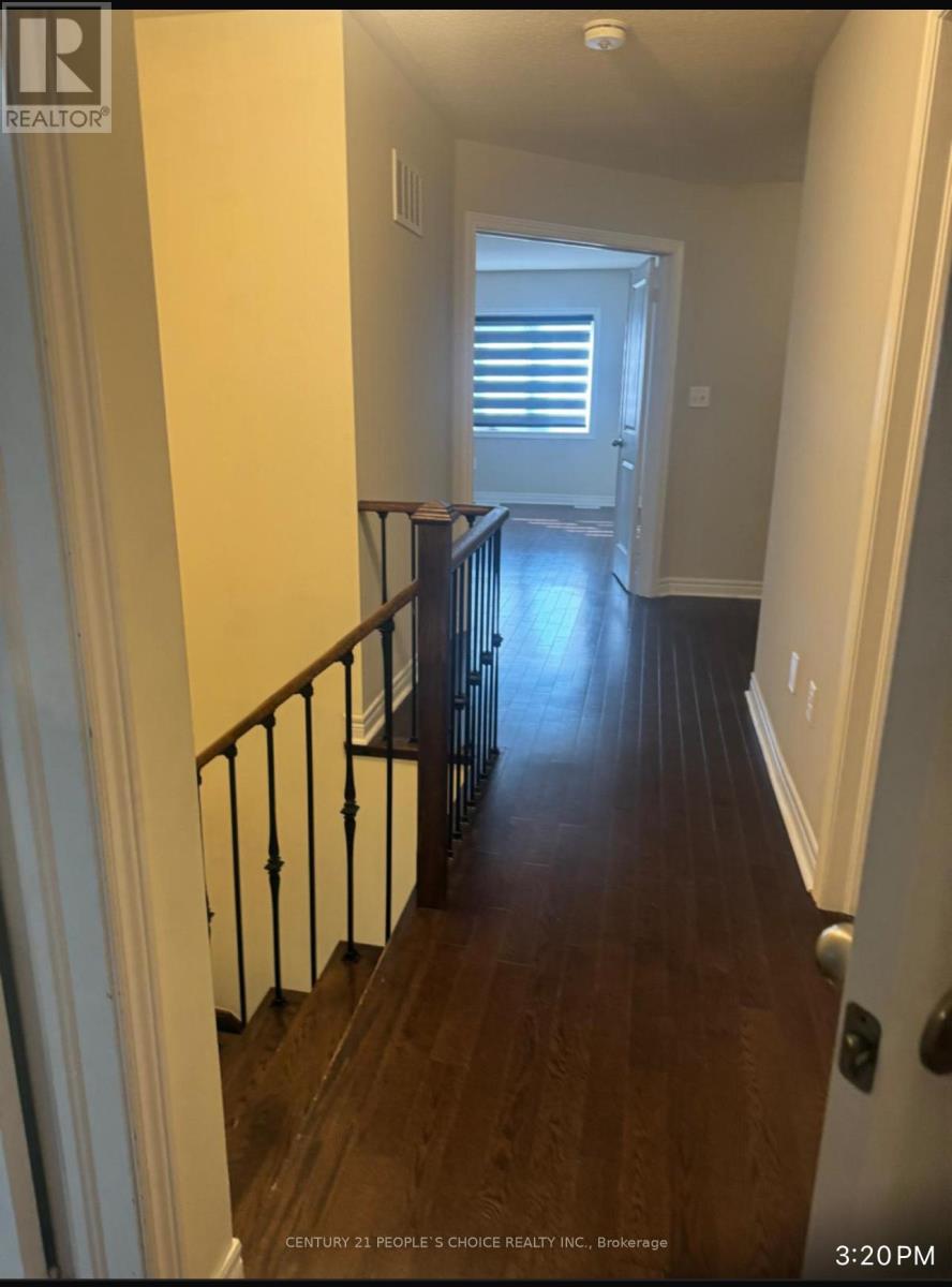 Photo 3 of 55 Finegan Circle, Brampton ON
