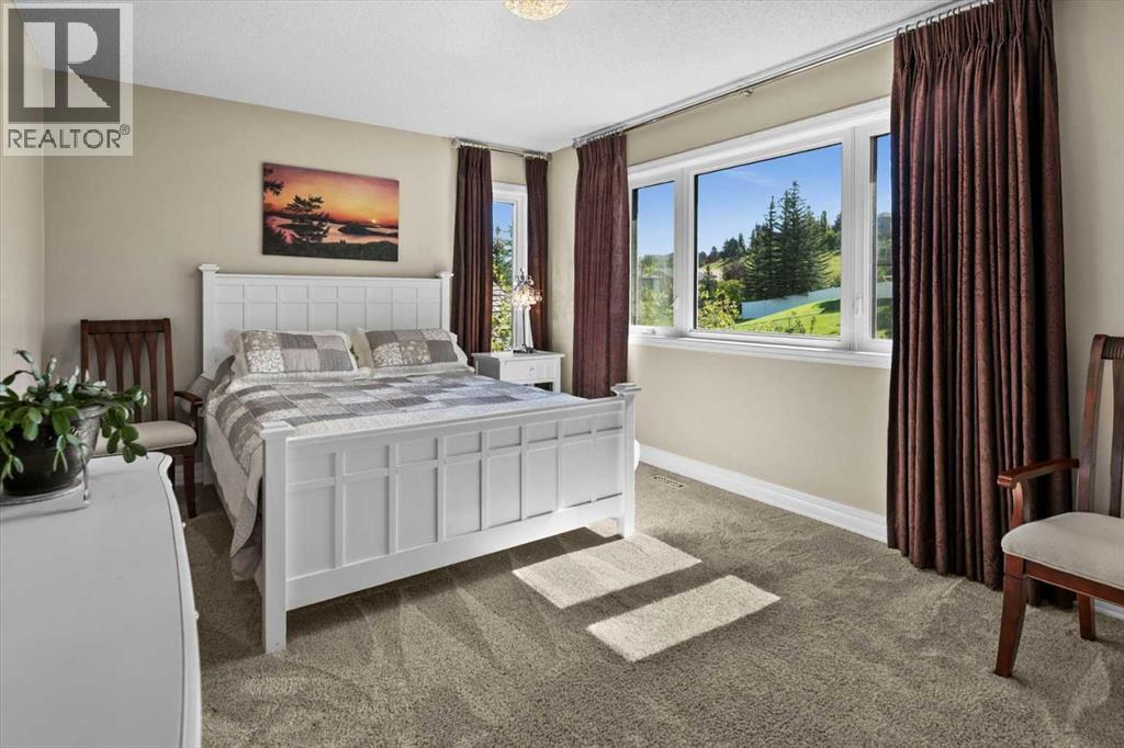 Single Family House for Sale in  Edgebrook Drive NW Edgemont Calgary 