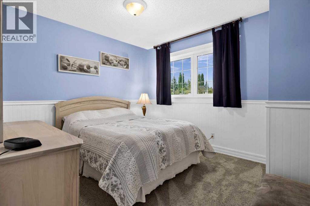 Single Family House for Sale in  Edgebrook Drive NW Edgemont Calgary 