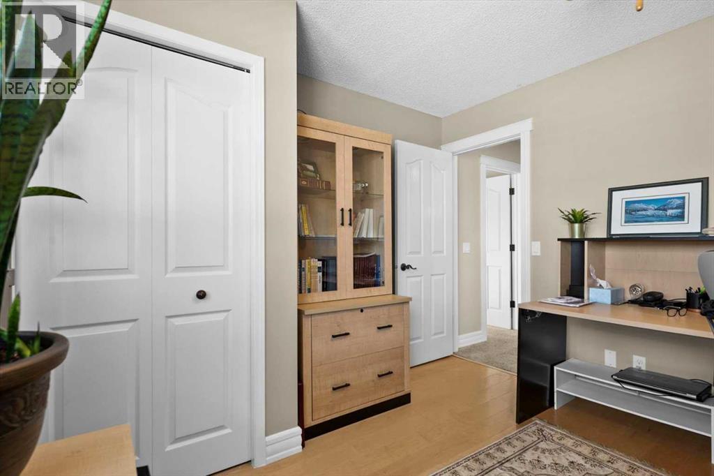 Single Family House for Sale in  Edgebrook Drive NW Edgemont Calgary 