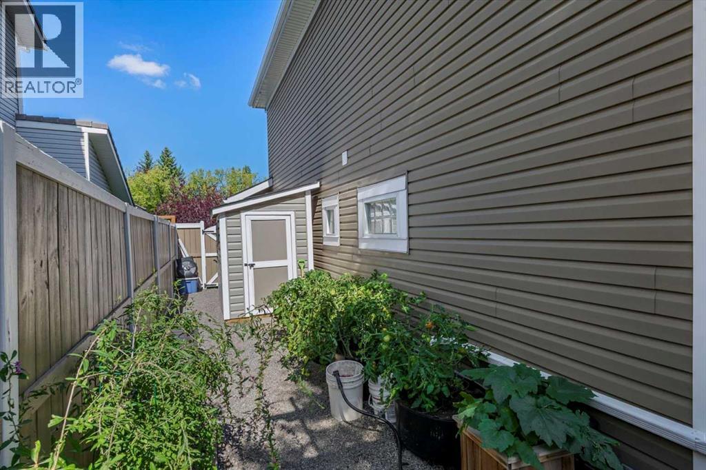 Single Family House for Sale in  Edgebrook Drive NW Edgemont Calgary 