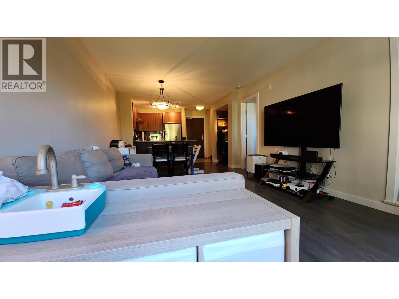 Photo 4 of 106 5889 Irmin Street, Burnaby BC