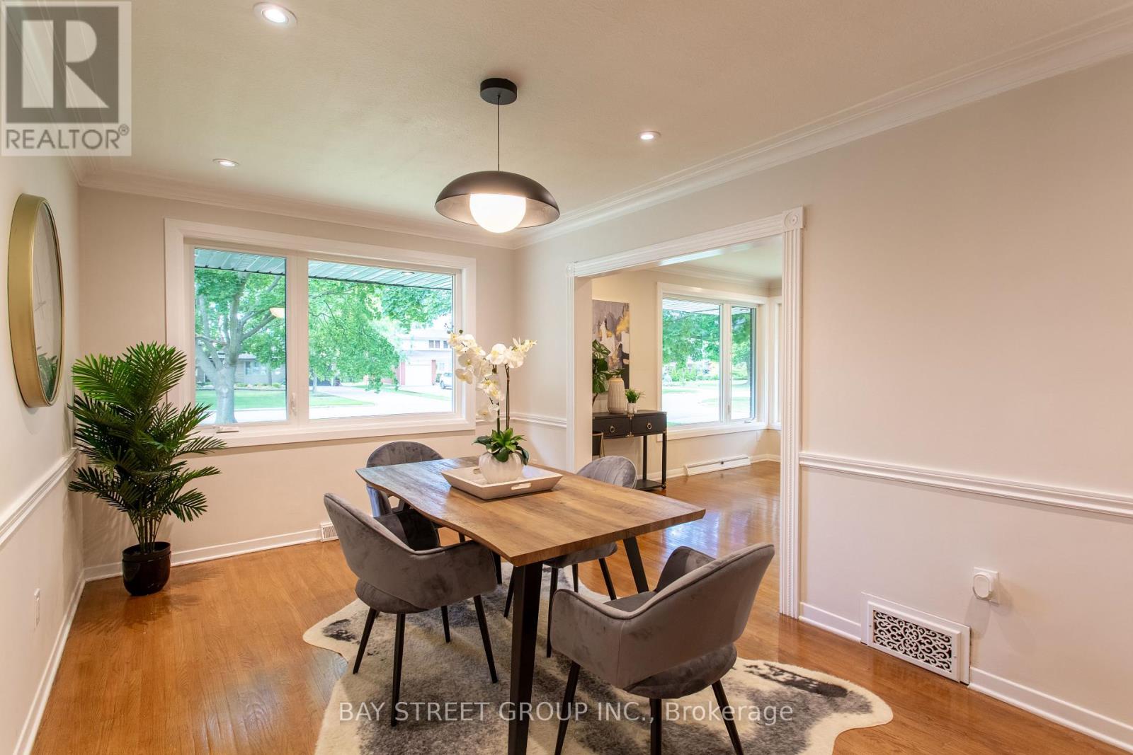 Photo 29 of 2 Parklane Crescent S, St Catharines ON