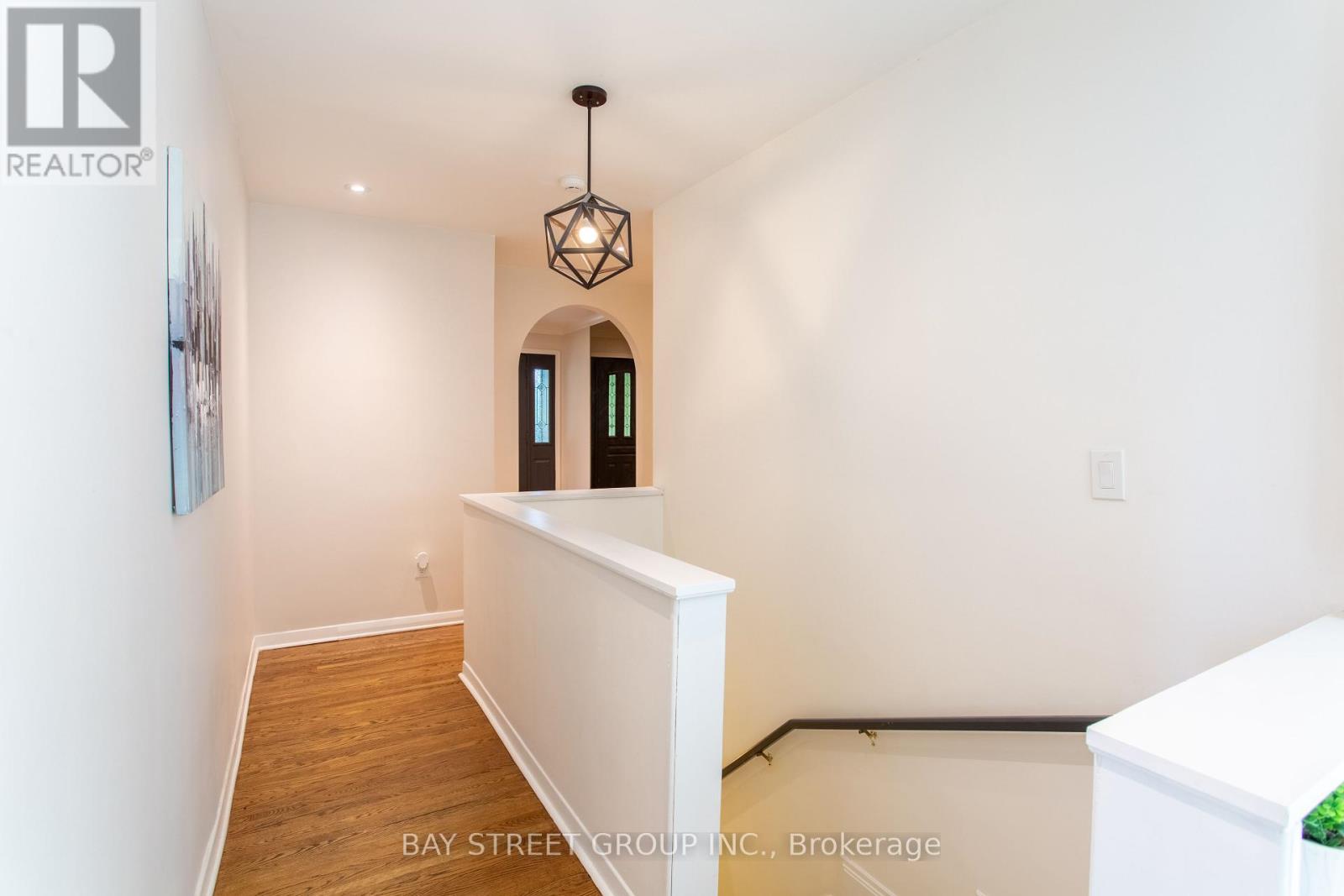 Photo 13 of 2 Parklane Crescent S, St Catharines ON