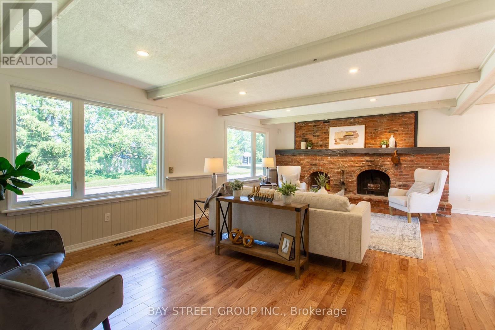 Photo 12 of 2 Parklane Crescent S, St Catharines ON