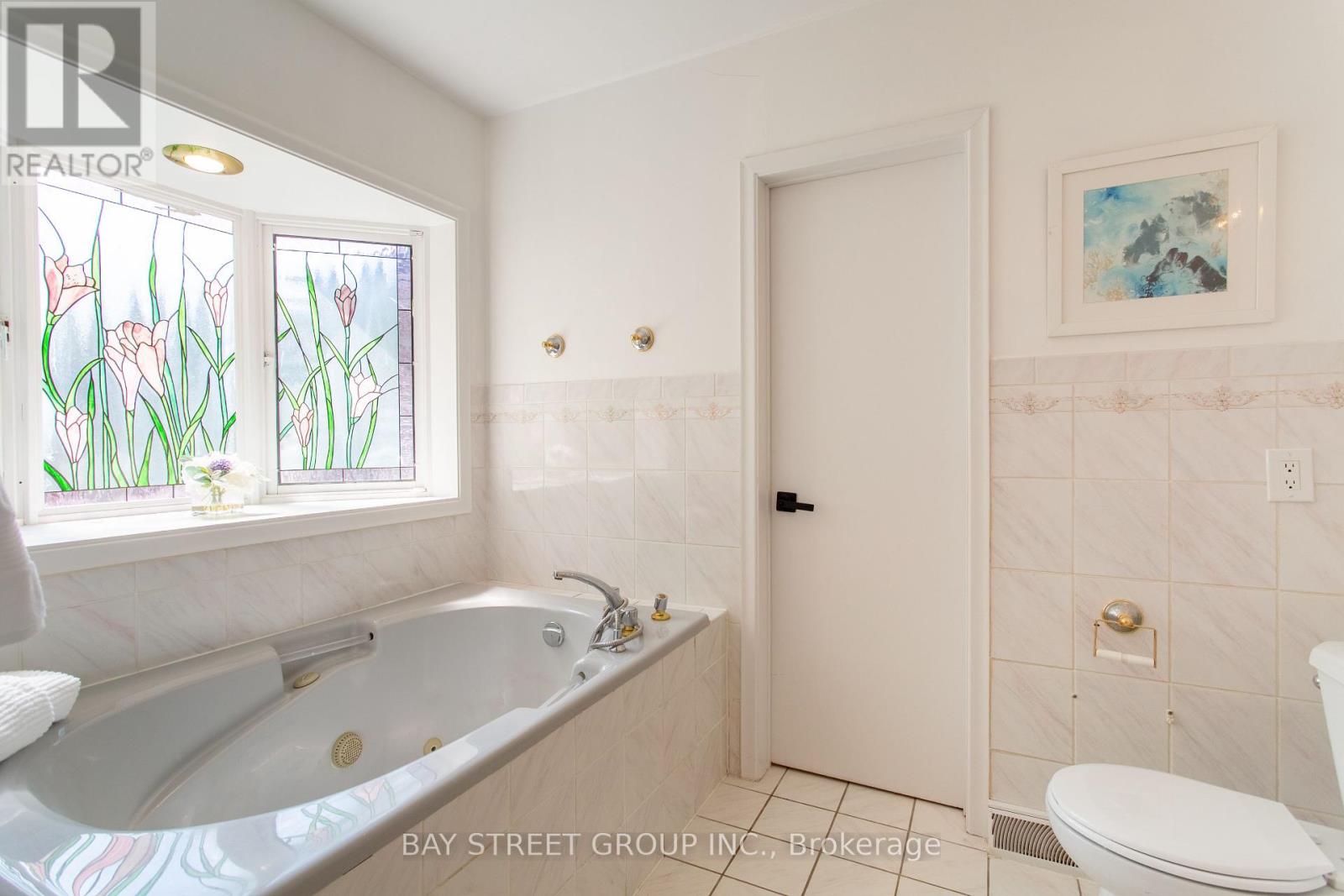 Photo 40 of 2 Parklane Crescent S, St Catharines ON