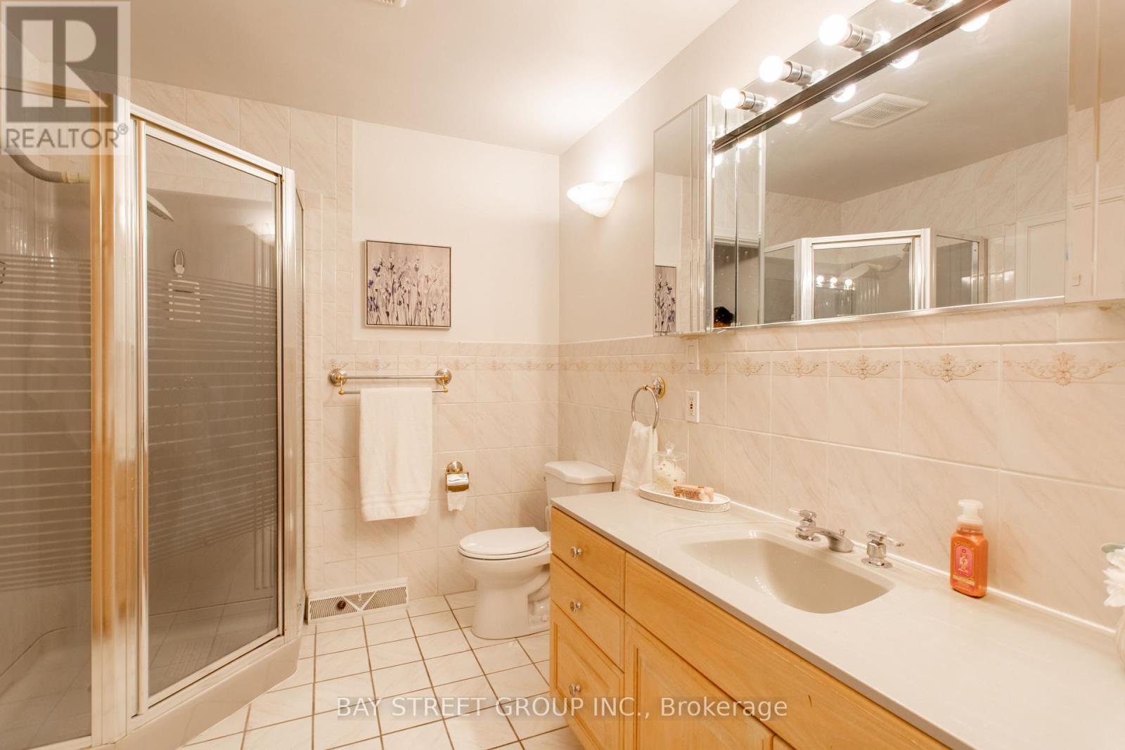 Photo 46 of 2 Parklane Crescent S, St Catharines ON