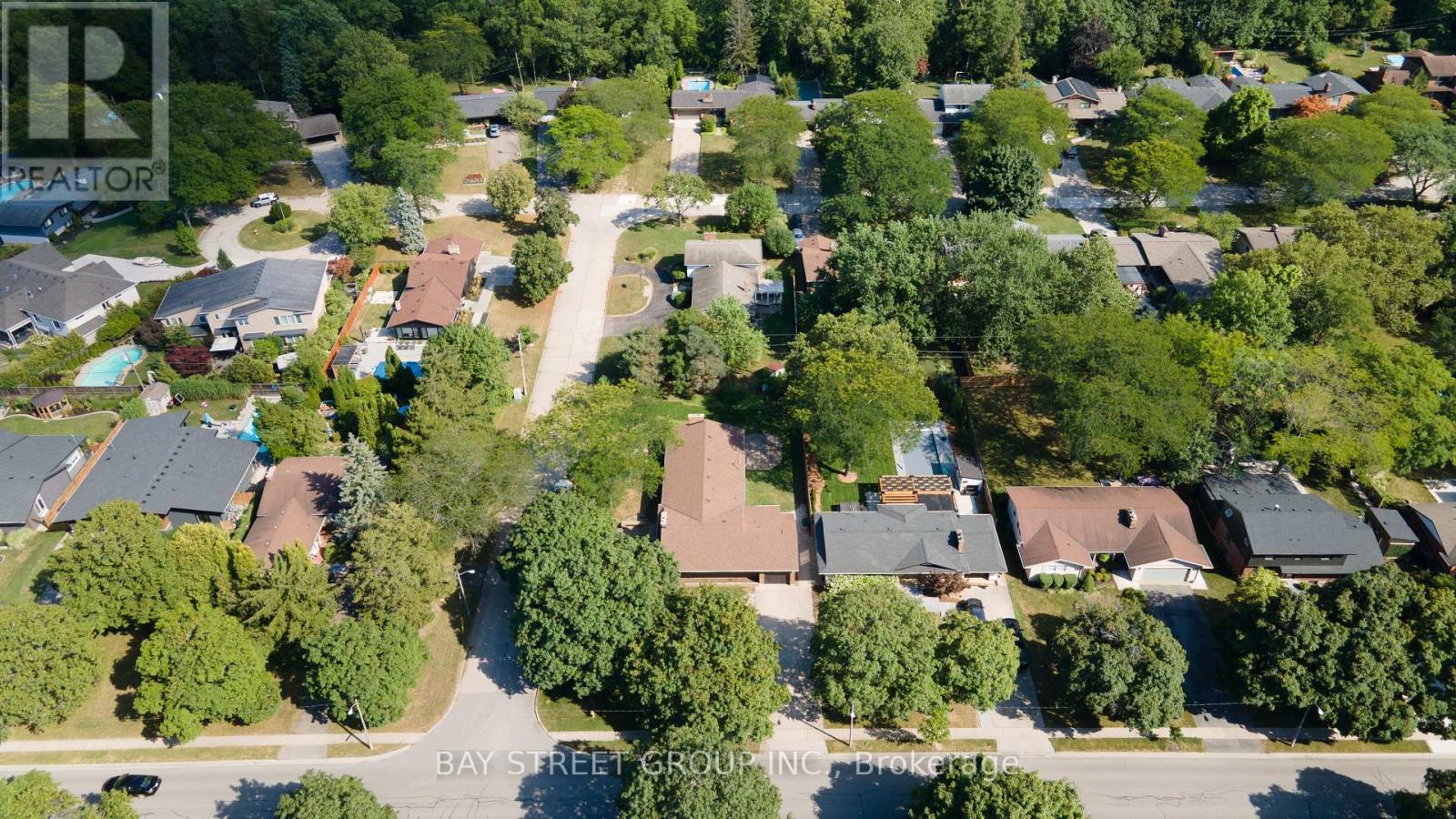 Photo 16 of 2 Parklane Crescent S, St Catharines ON