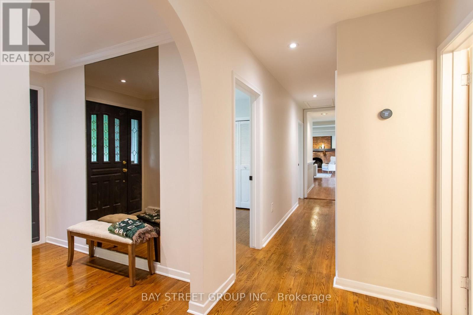 Photo 4 of 2 Parklane Crescent S, St Catharines ON