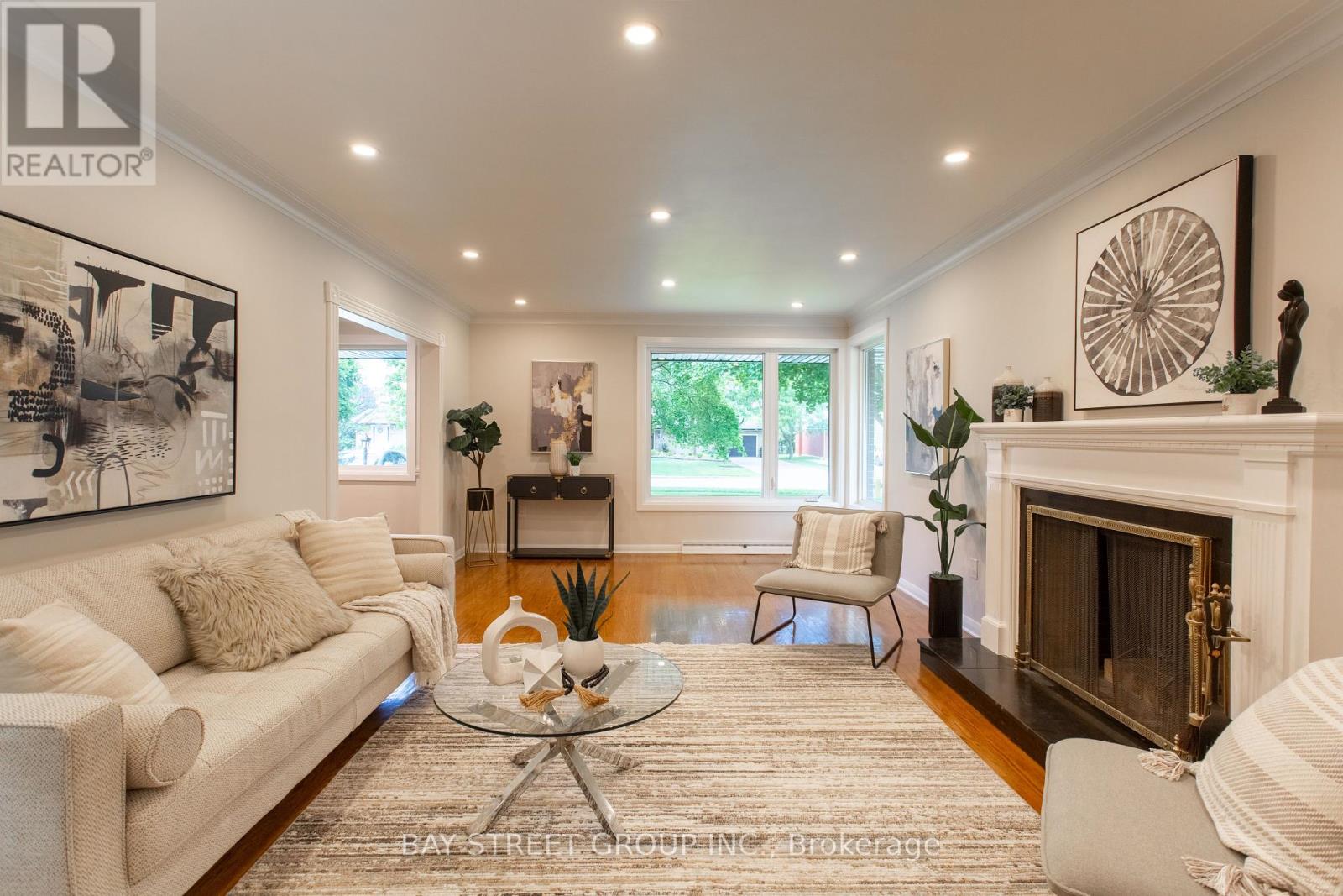 Photo 35 of 2 Parklane Crescent S, St Catharines ON