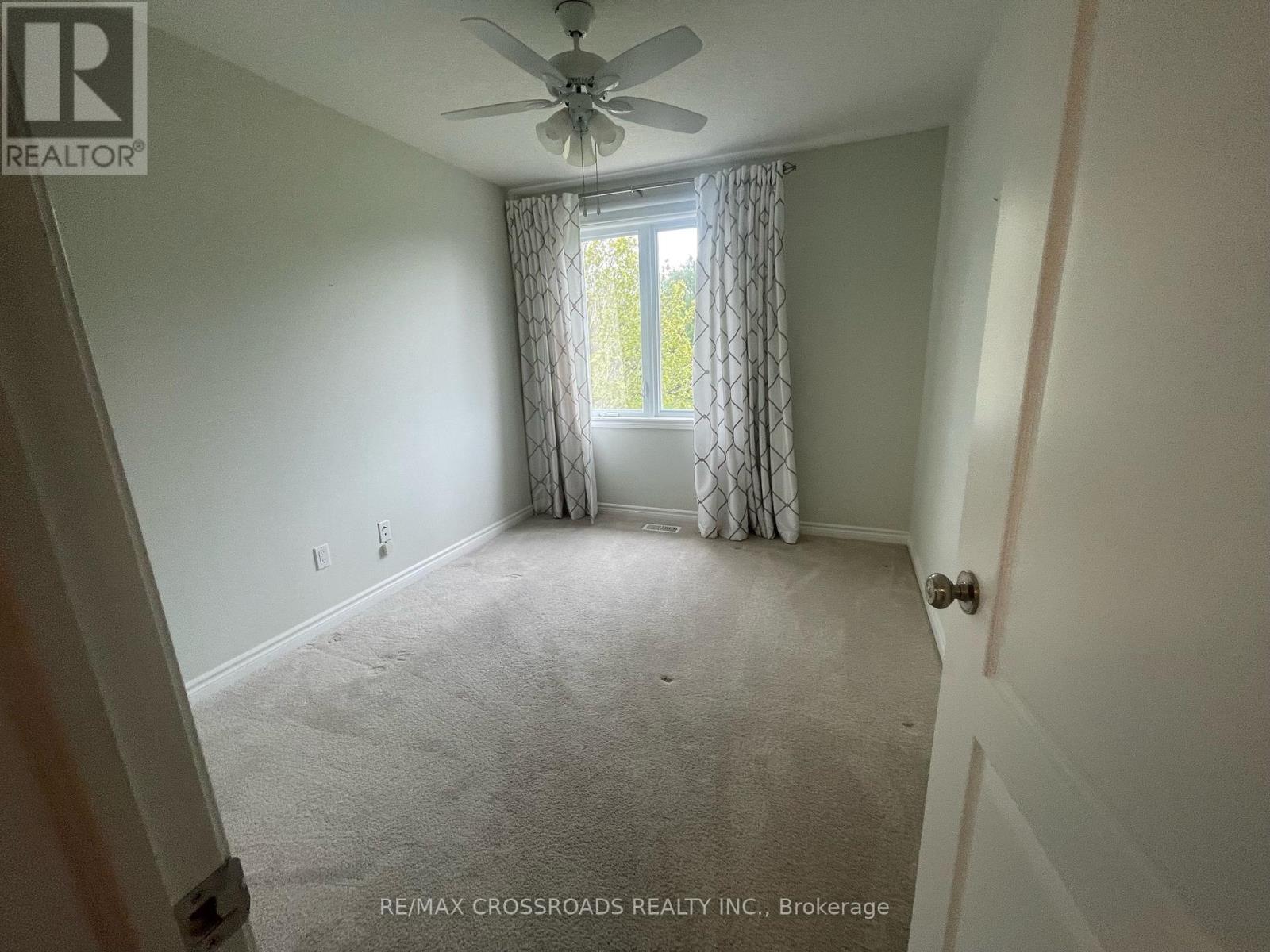 Photo 10 of 60 165 Terraview Crescent, Guelph ON