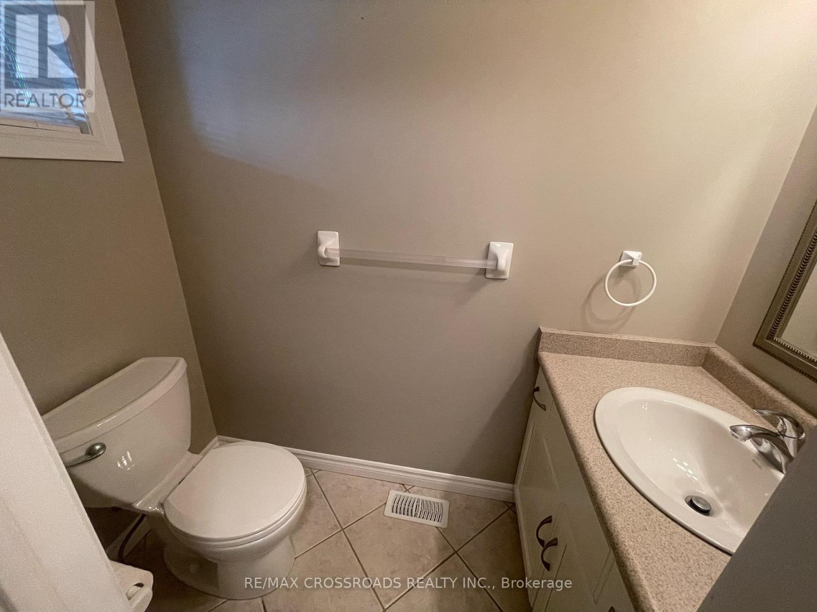 Photo 24 of 60 165 Terraview Crescent, Guelph ON