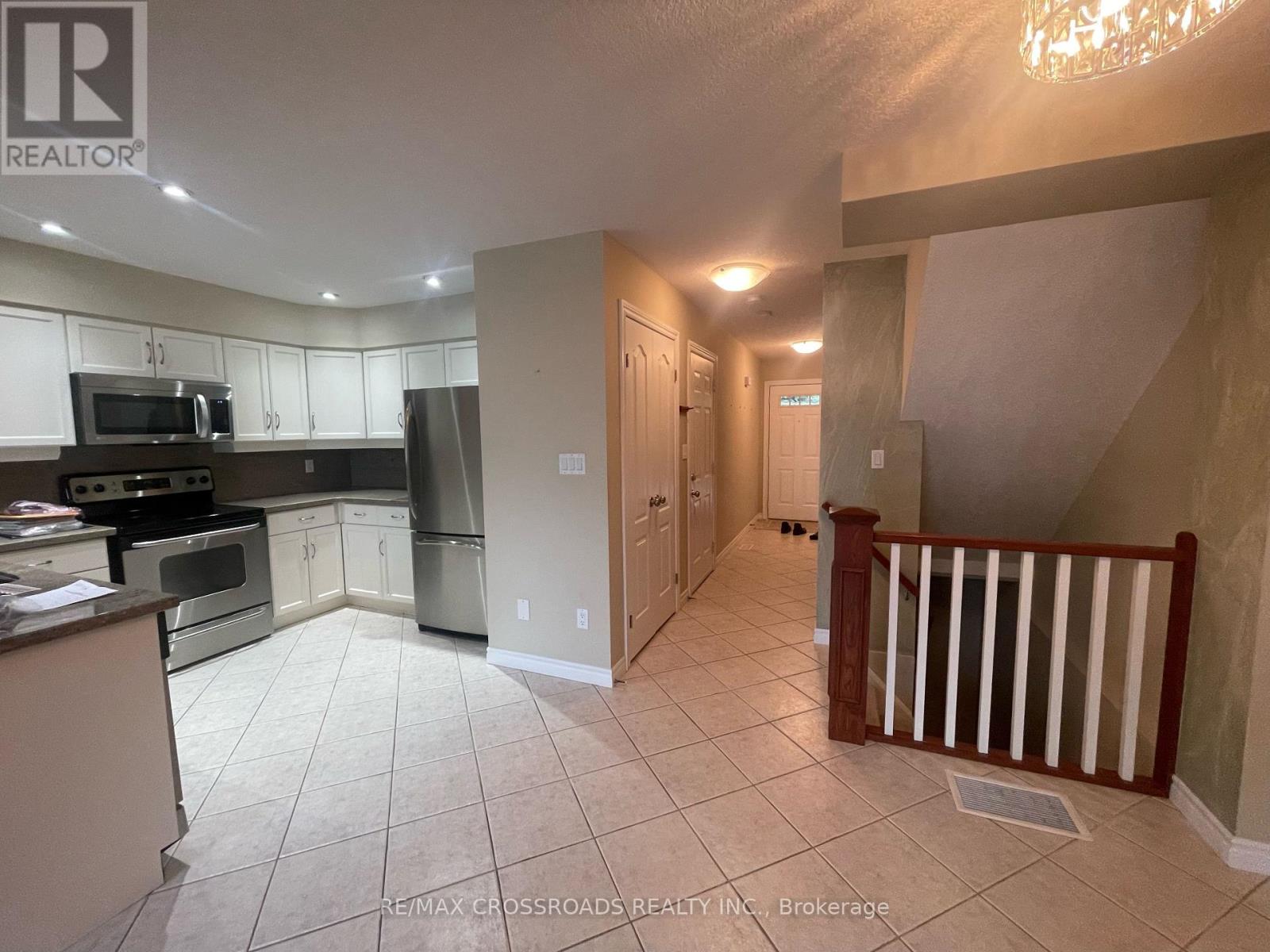 Photo 5 of 60 165 Terraview Crescent, Guelph ON