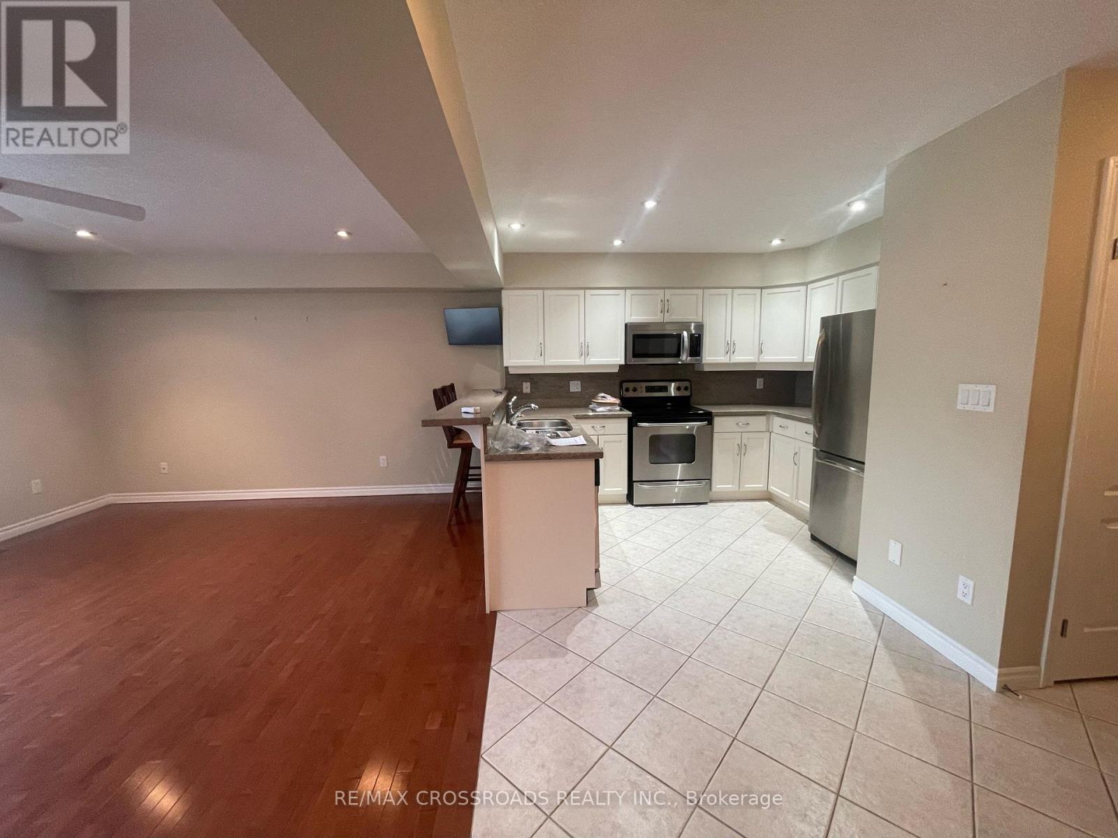 Photo 6 of 60 165 Terraview Crescent, Guelph ON