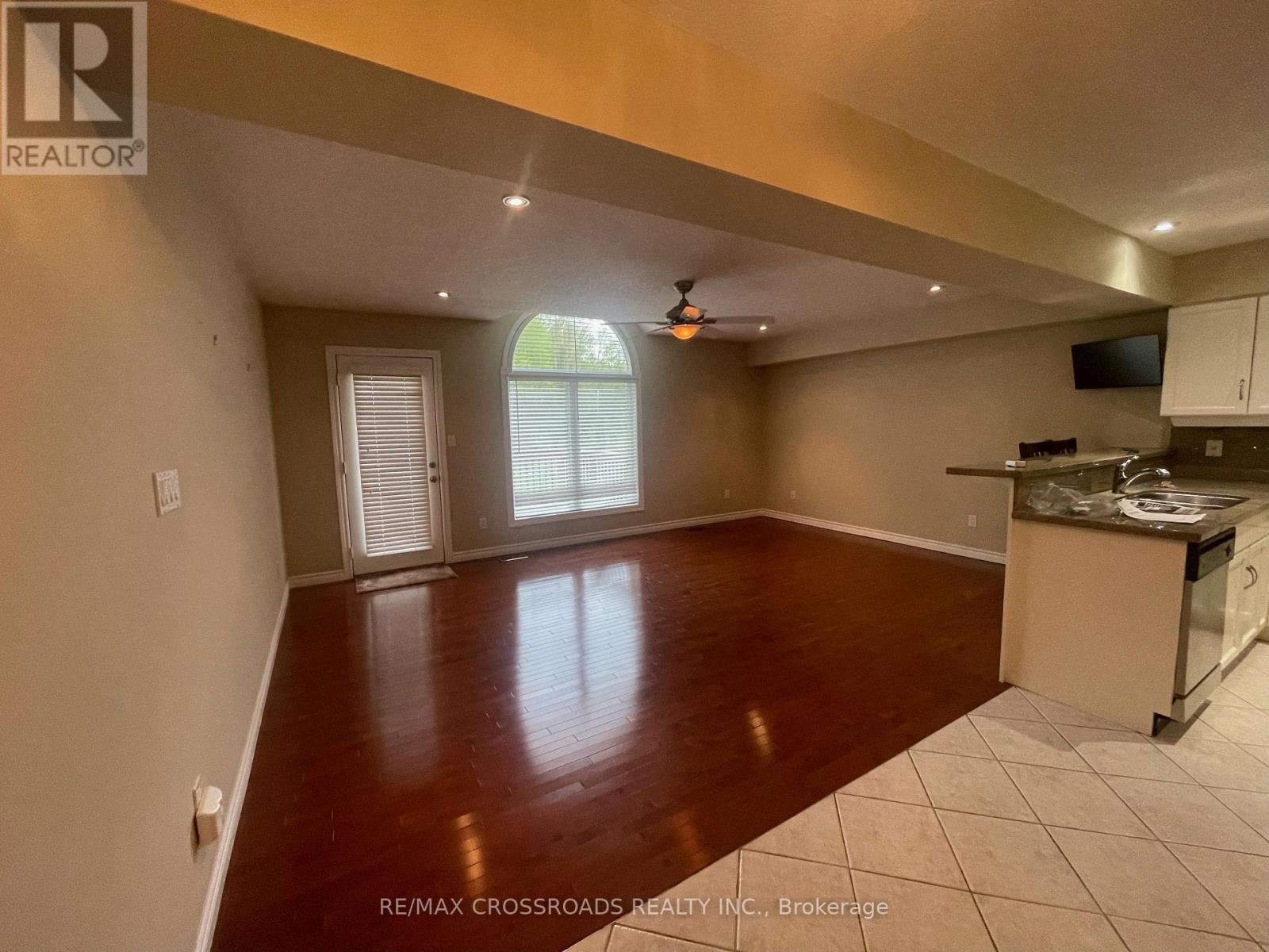 Photo 7 of 60 165 Terraview Crescent, Guelph ON