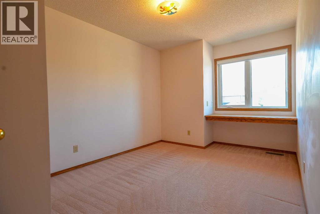Single Family House for Sale in  Edgebrook Close NW Edgemont Calgary 