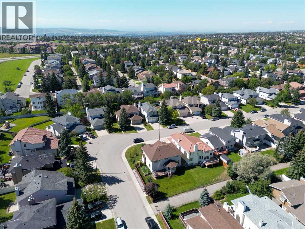 Single Family House for Sale in  Edgebrook Close NW Edgemont Calgary 