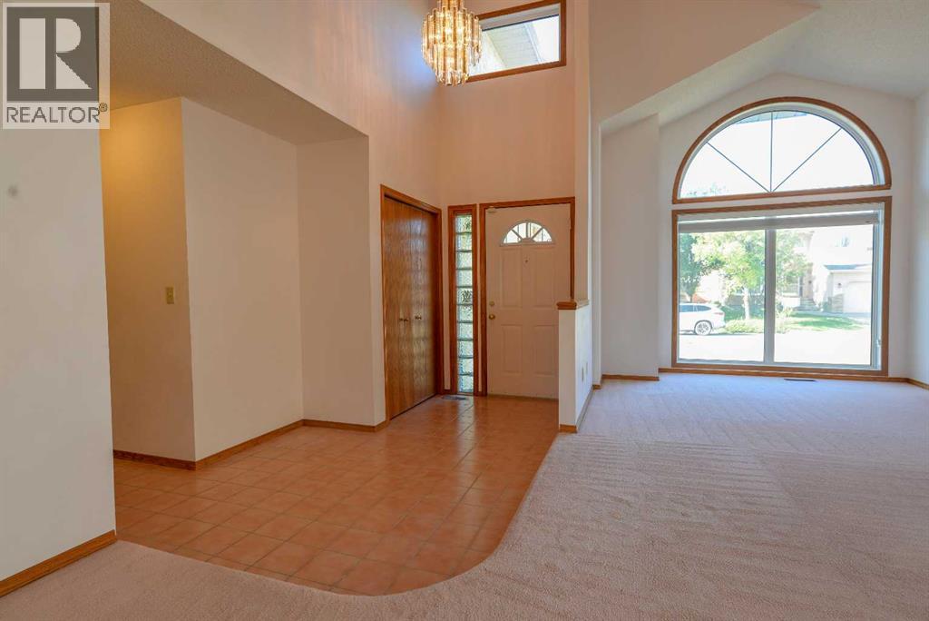 Single Family House for Sale in  Edgebrook Close NW Edgemont Calgary 