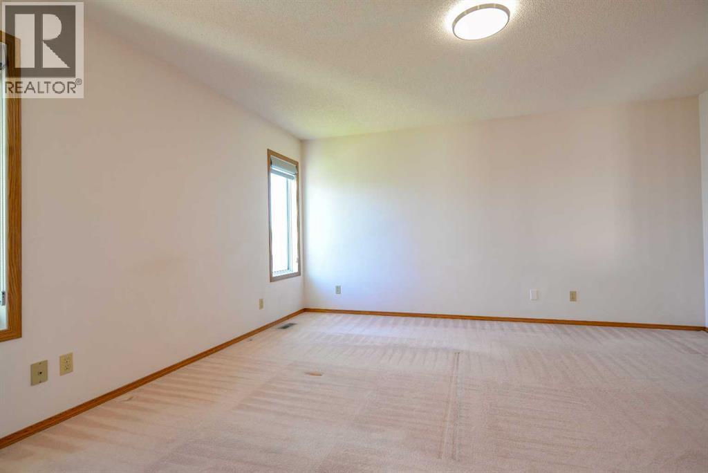 Single Family House for Sale in  Edgebrook Close NW Edgemont Calgary 