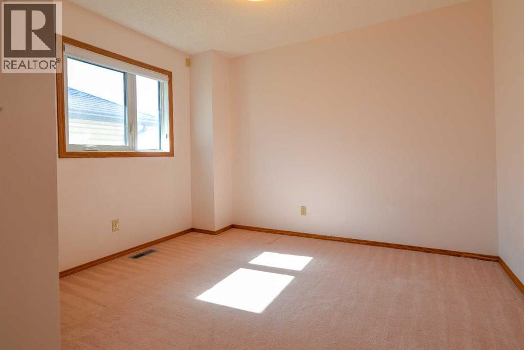Single Family House for Sale in  Edgebrook Close NW Edgemont Calgary 