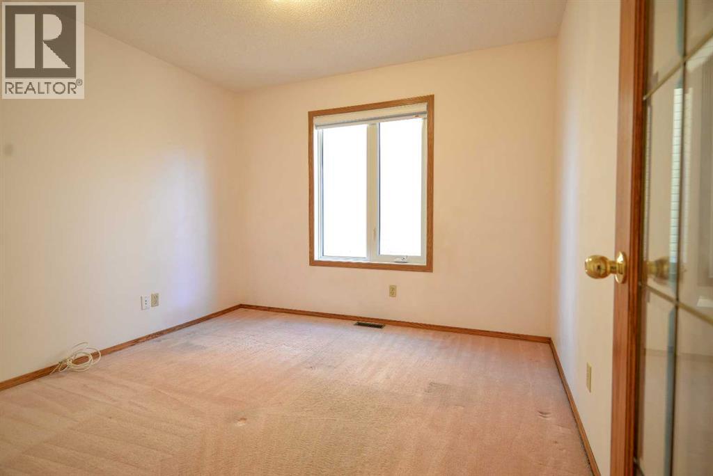 Single Family House for Sale in  Edgebrook Close NW Edgemont Calgary 
