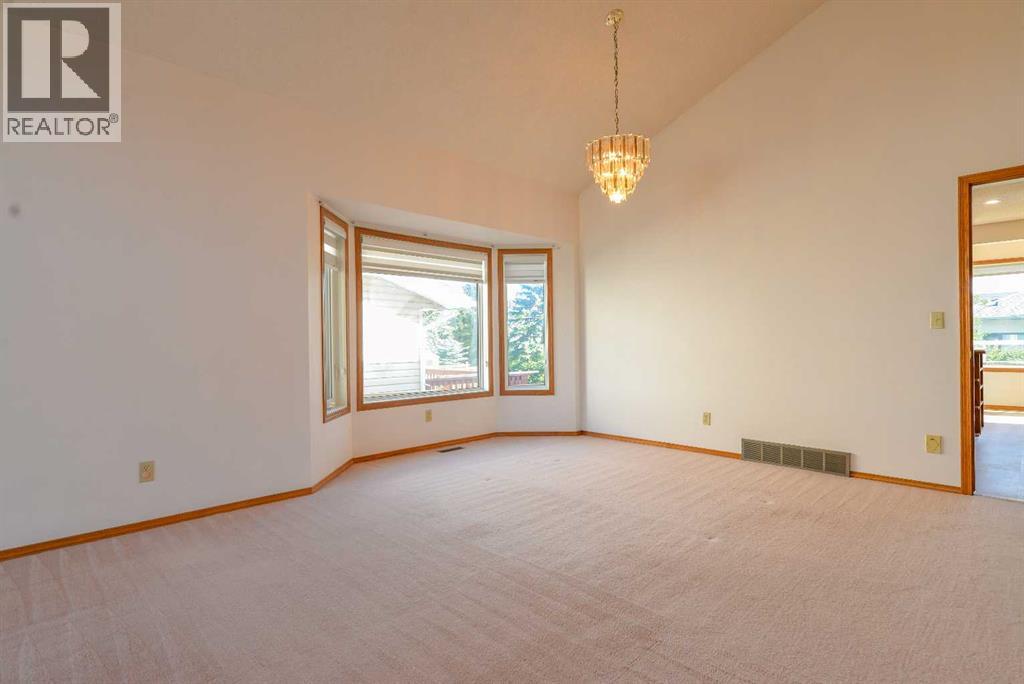 Single Family House for Sale in  Edgebrook Close NW Edgemont Calgary 